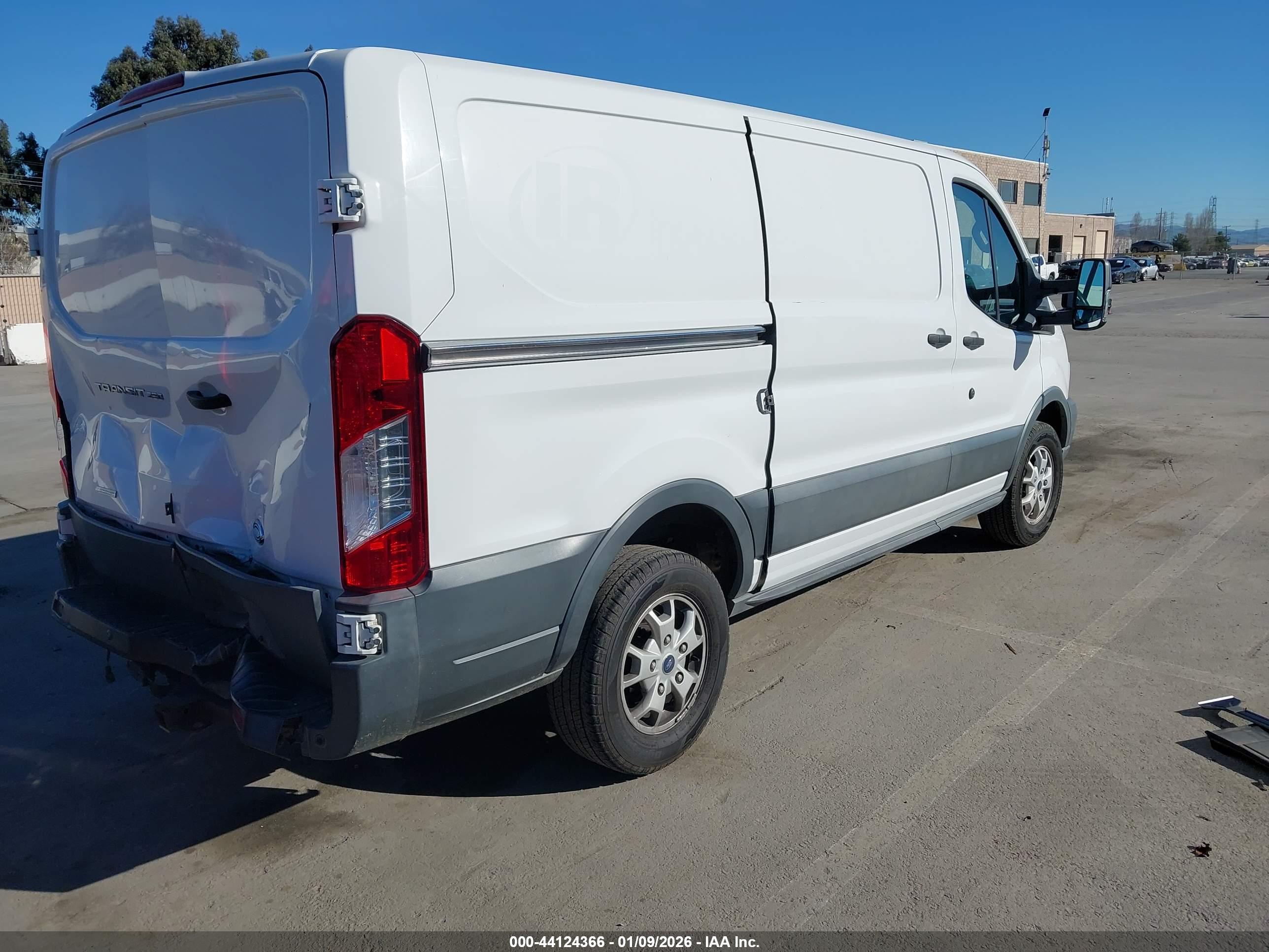 FORD TRANSIT-250 image 4