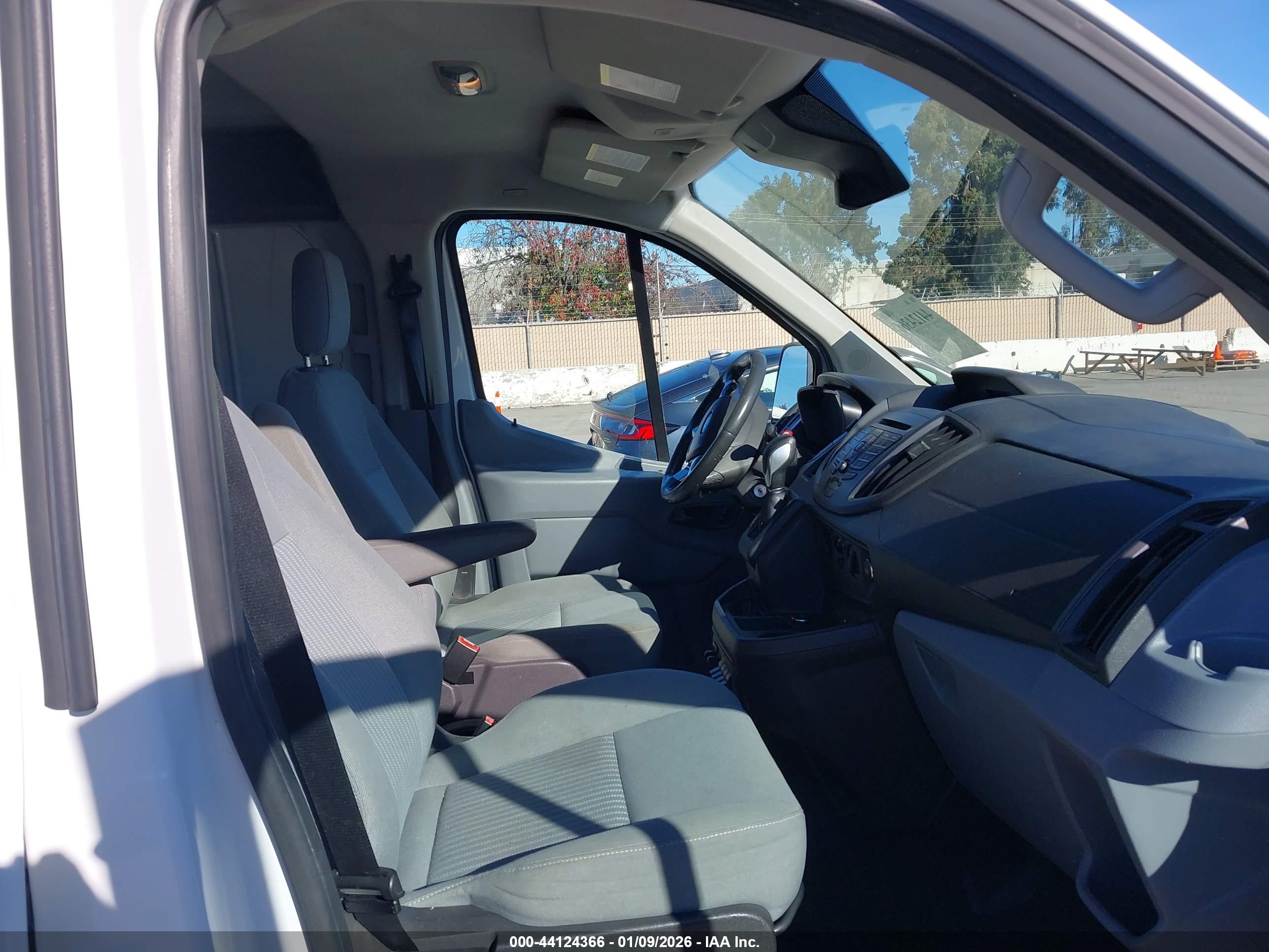 FORD TRANSIT-250 image 5