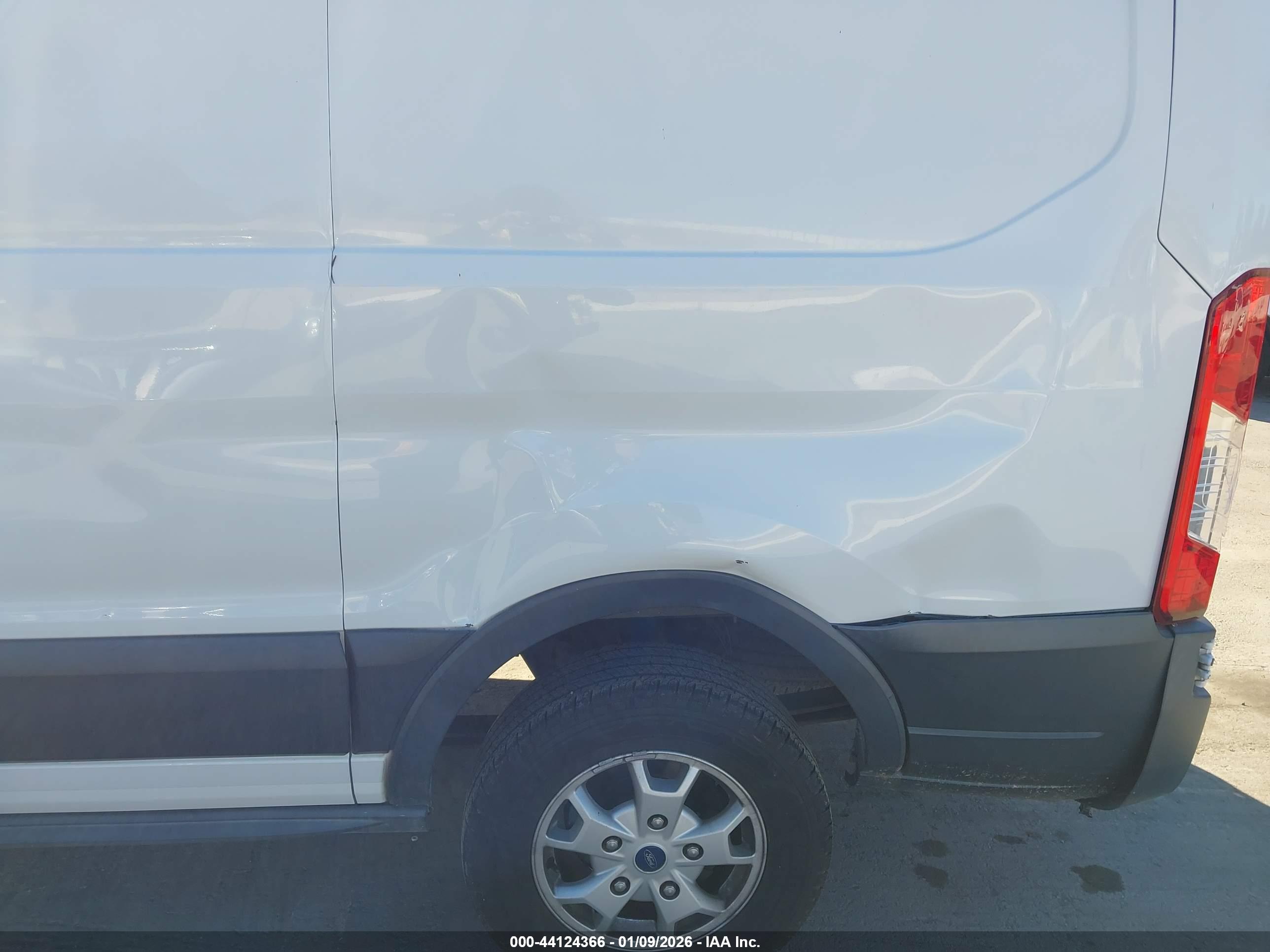 FORD TRANSIT-250 image 6
