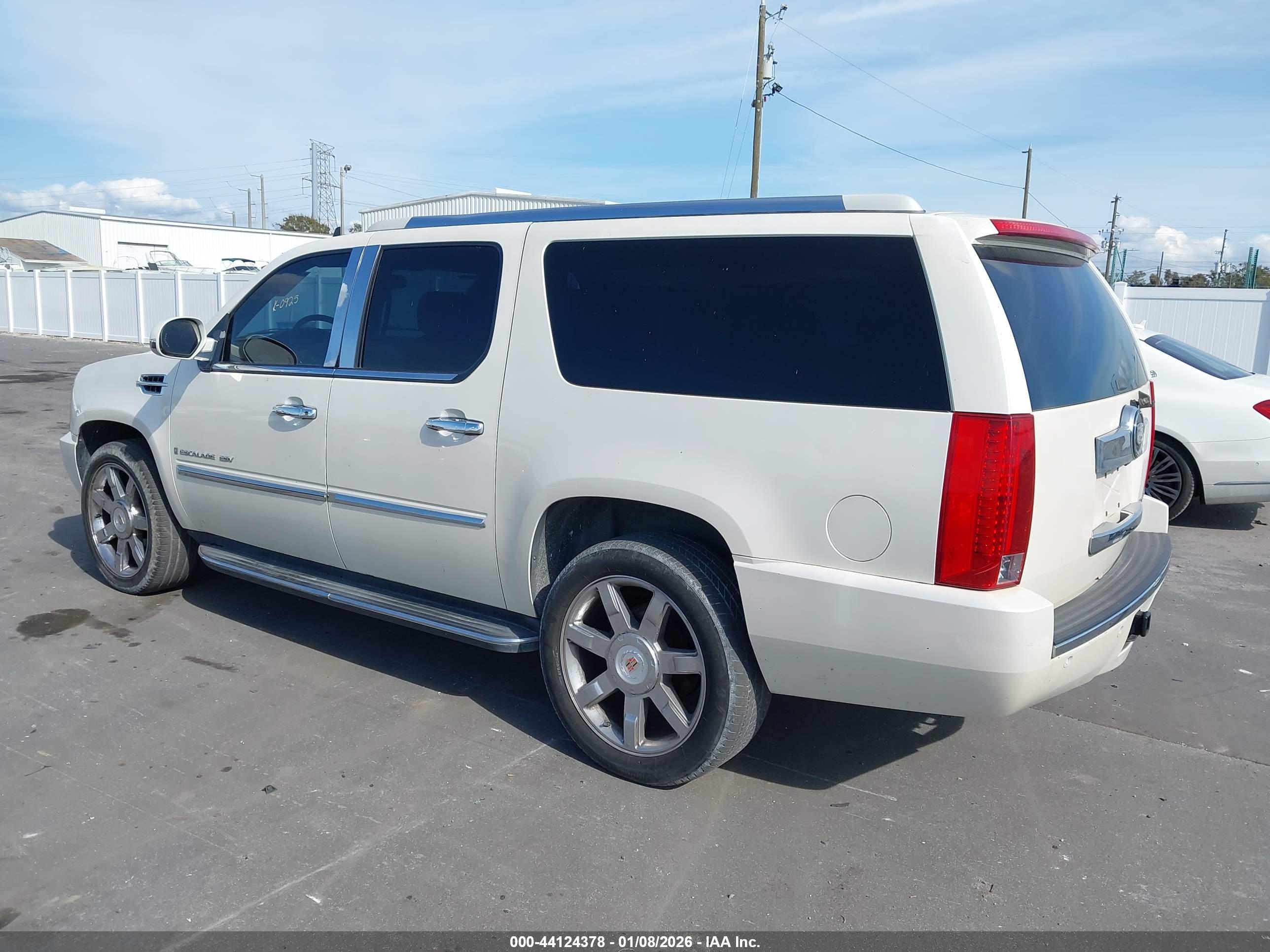 CADILLAC ESCALADE image 3