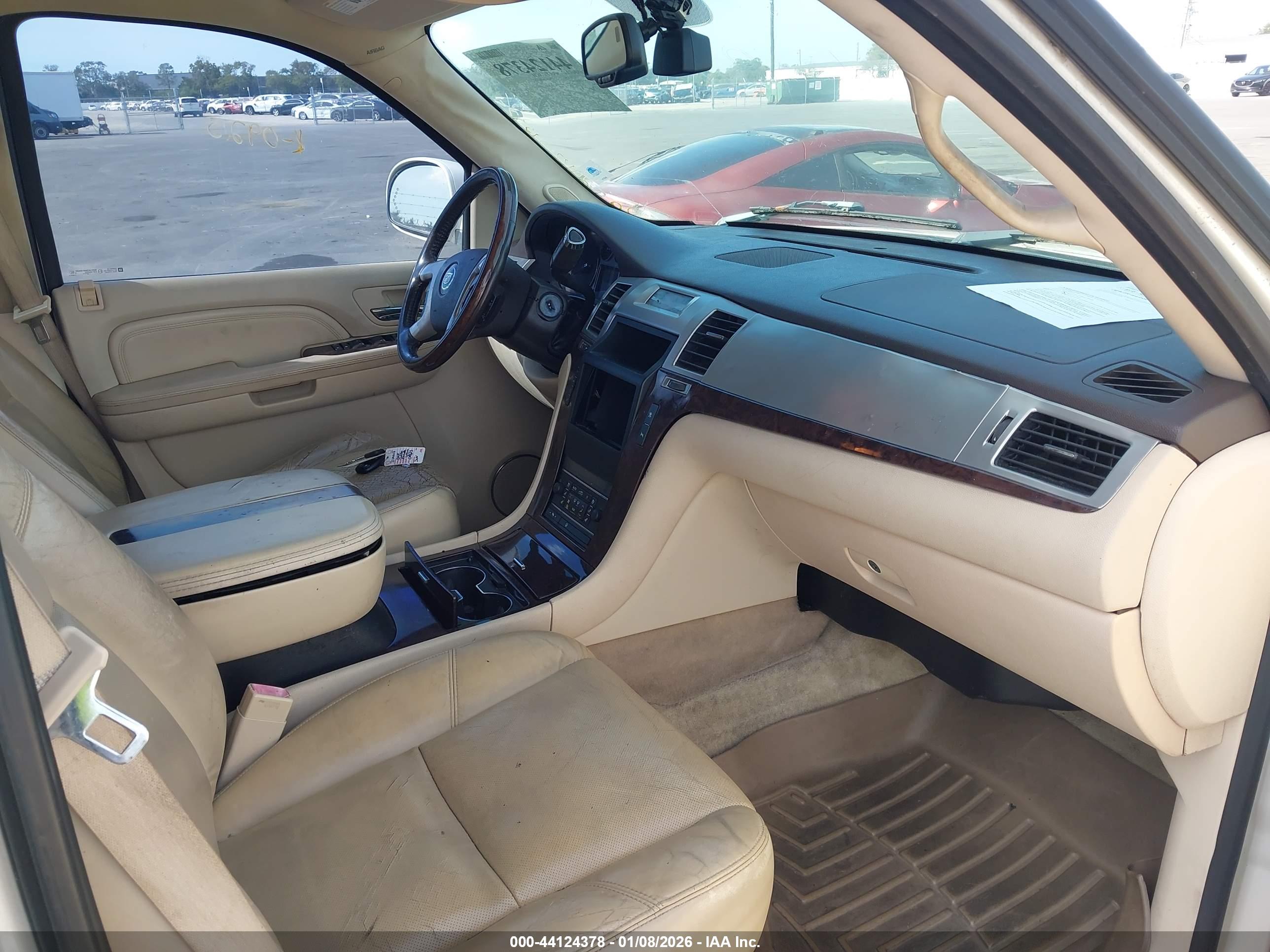 CADILLAC ESCALADE image 5