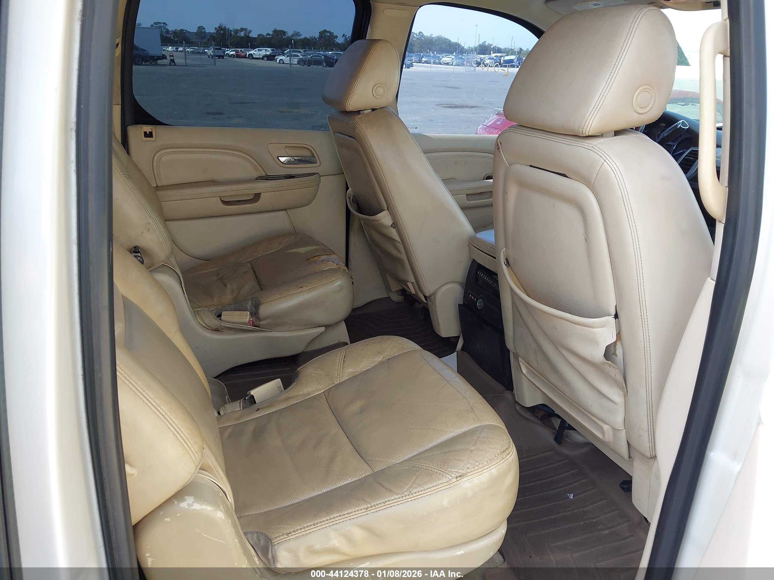 CADILLAC ESCALADE image 8