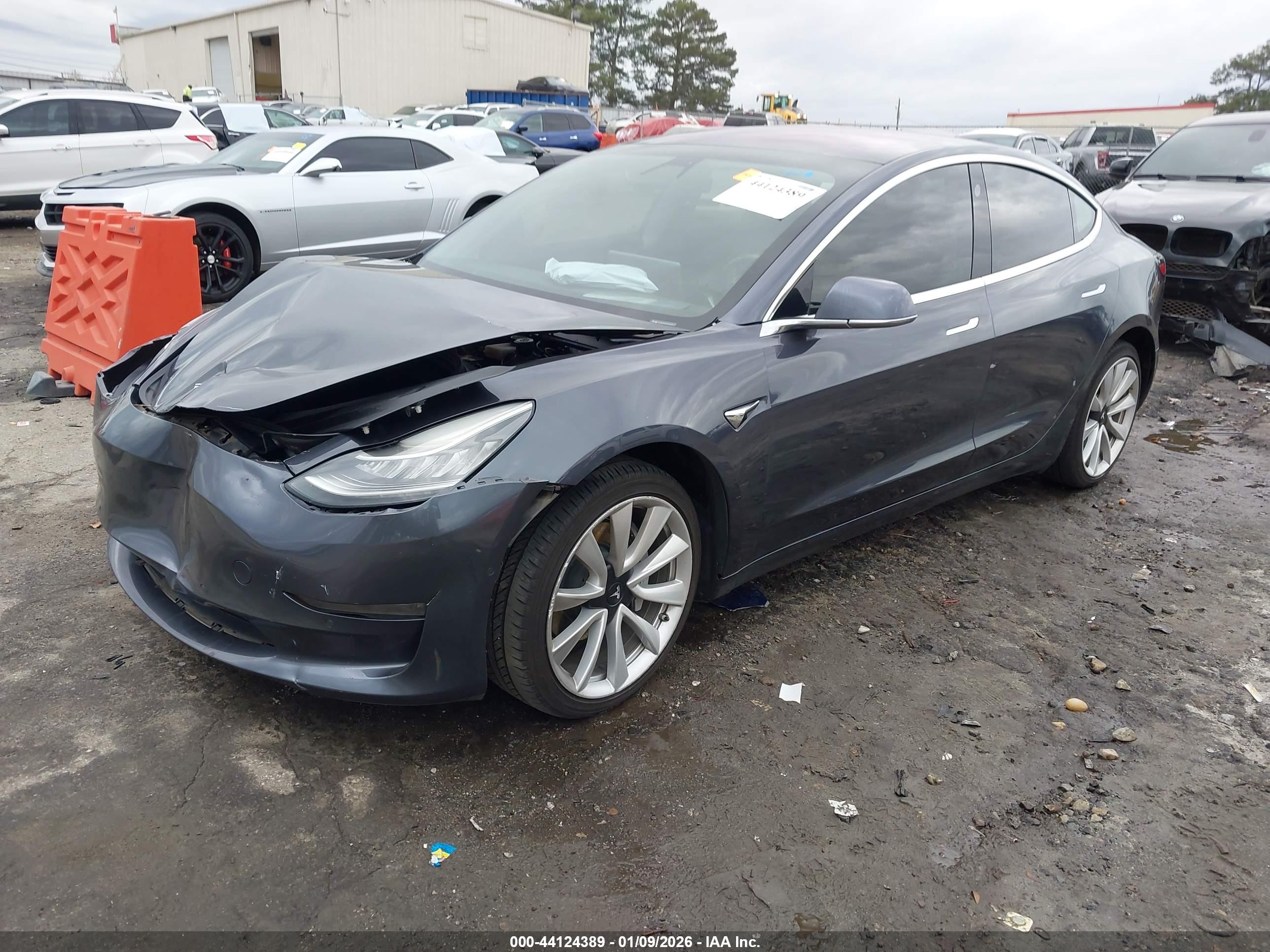 TESLA MODEL image 2