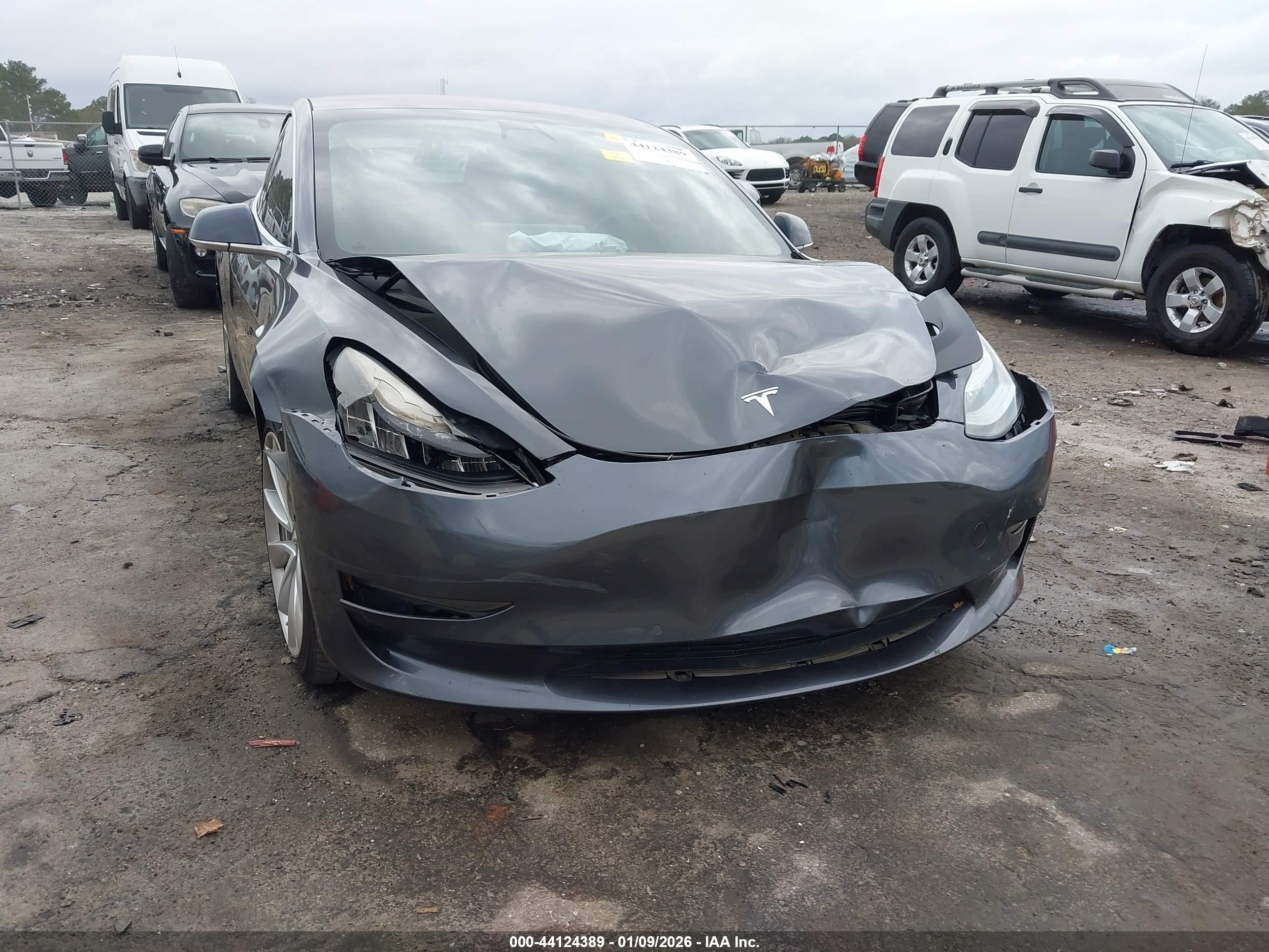 TESLA MODEL image 6
