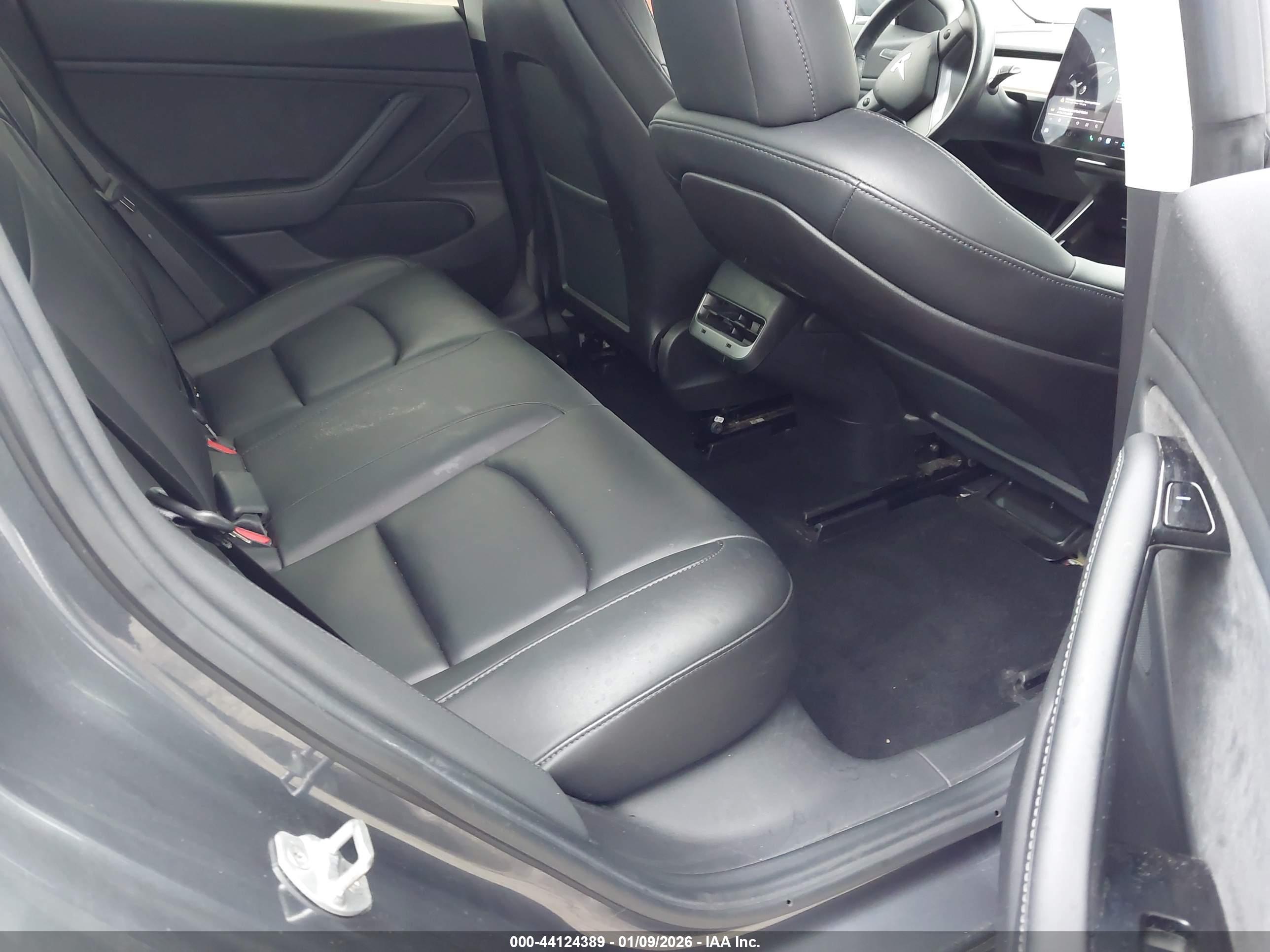TESLA MODEL image 8