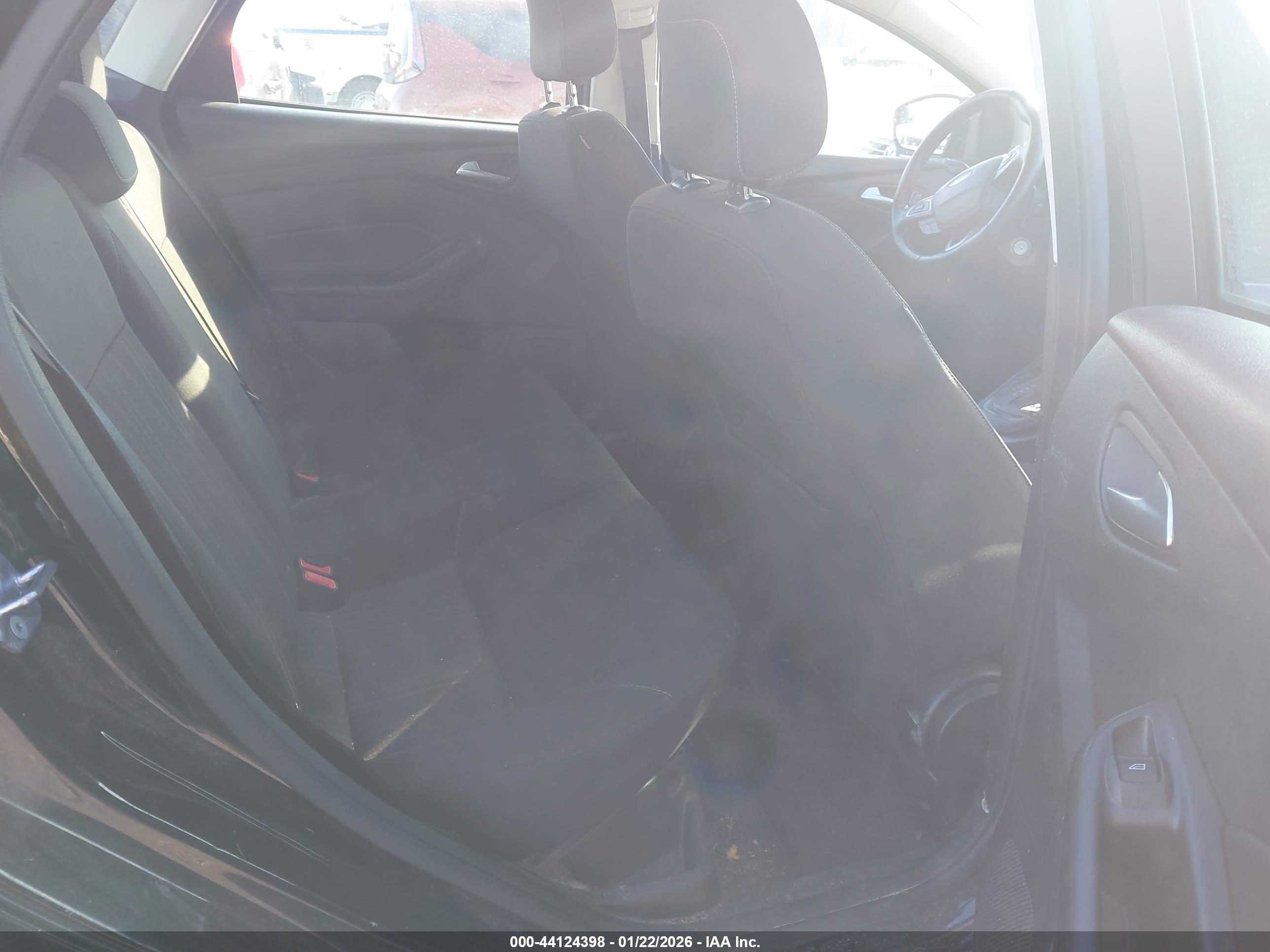 FORD FOCUS image 8
