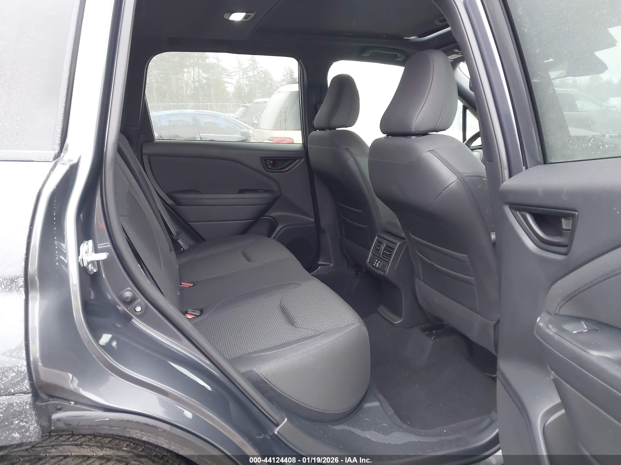 SUBARU FORESTER image 8