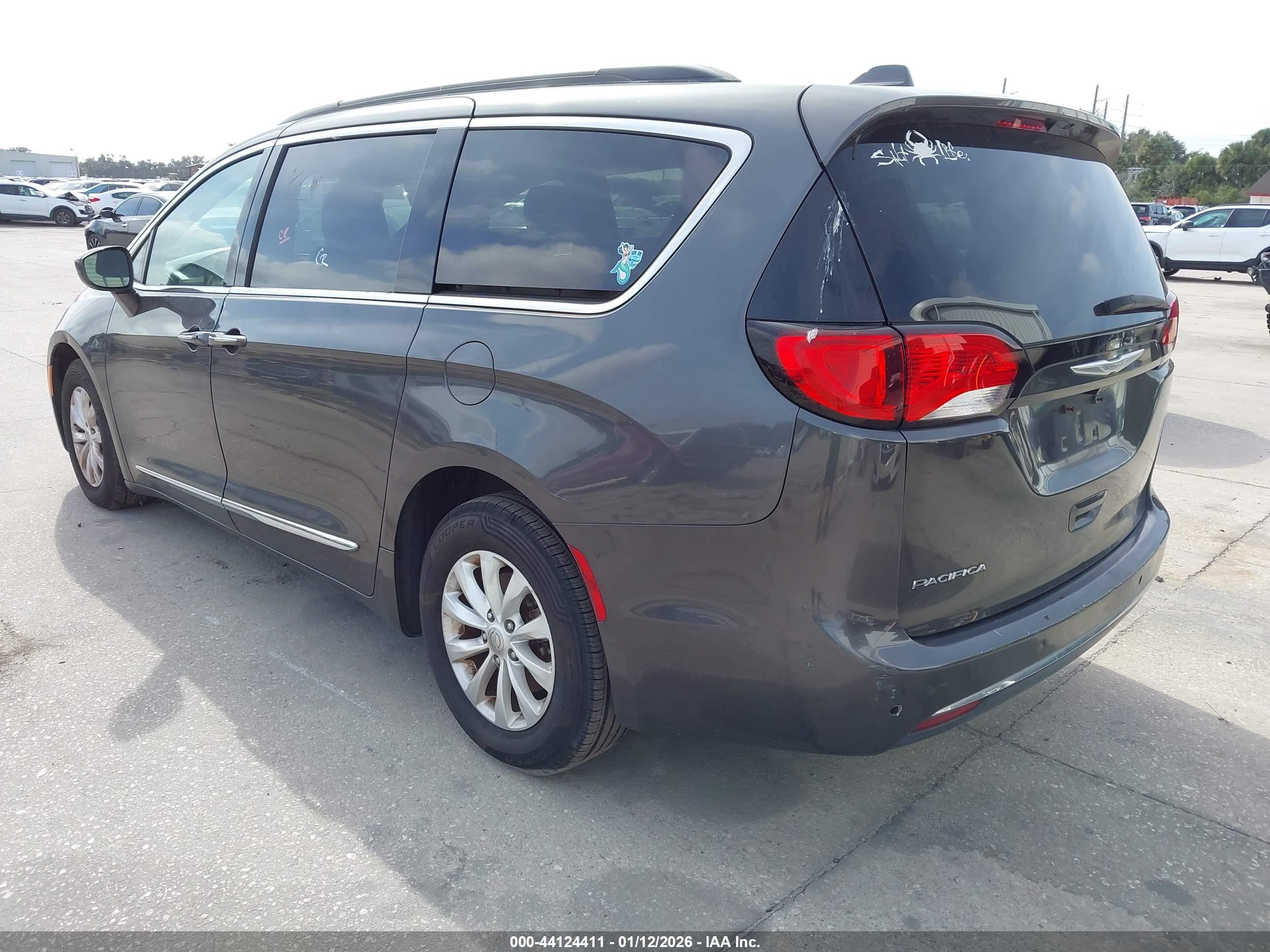 CHRYSLER PACIFICA image 3