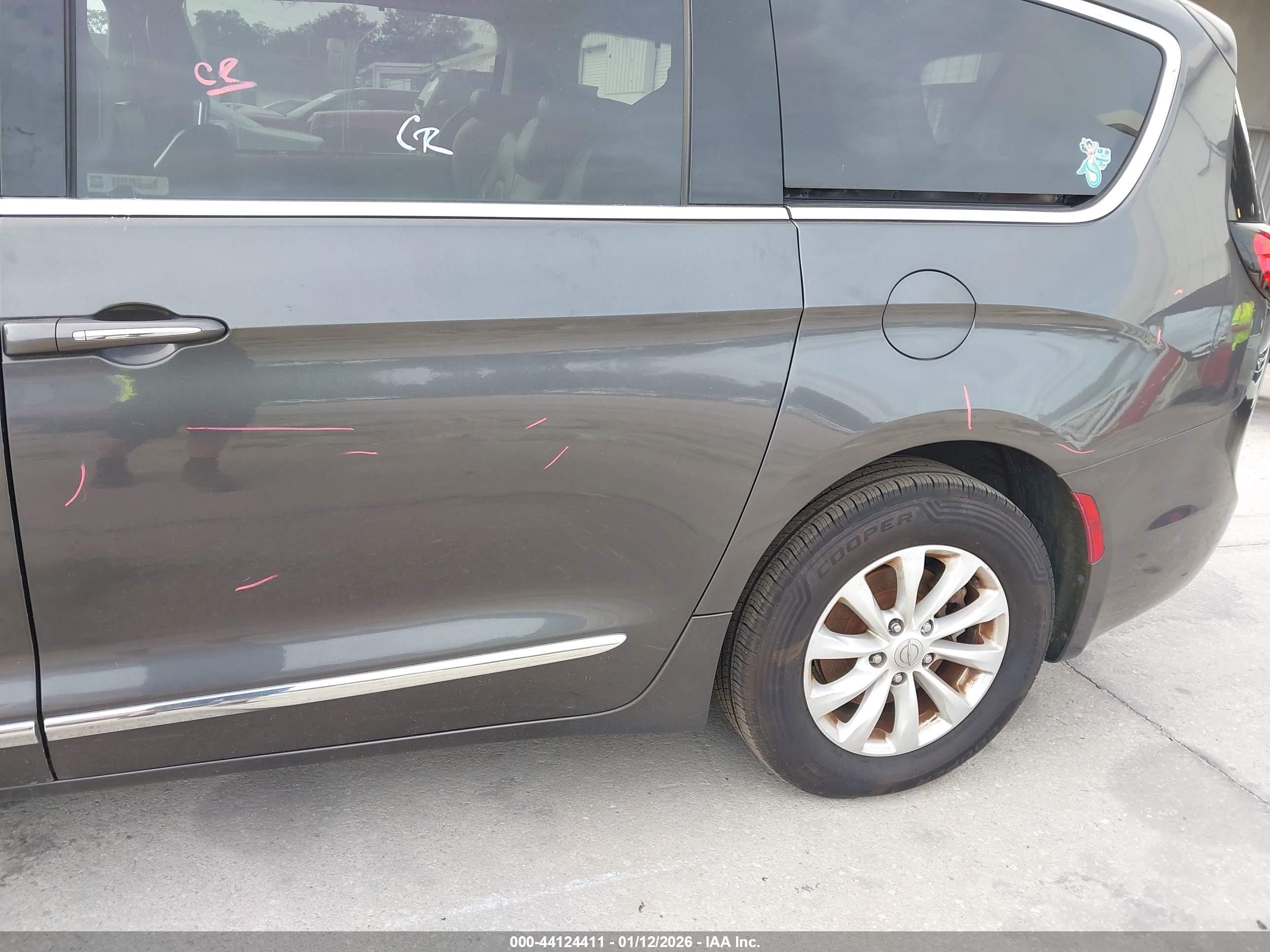 CHRYSLER PACIFICA image 6