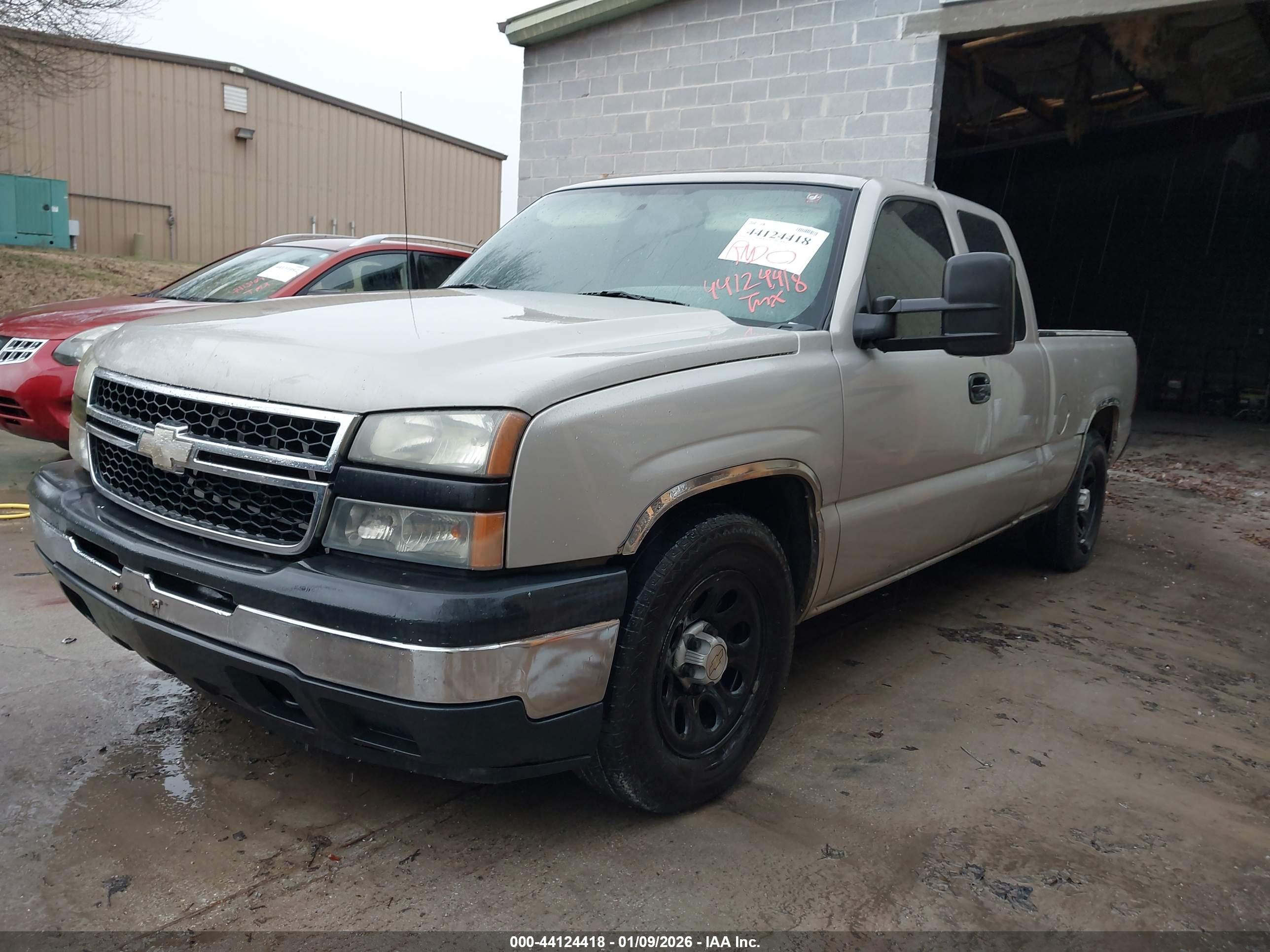 CHEVROLET SILVERADO image 2