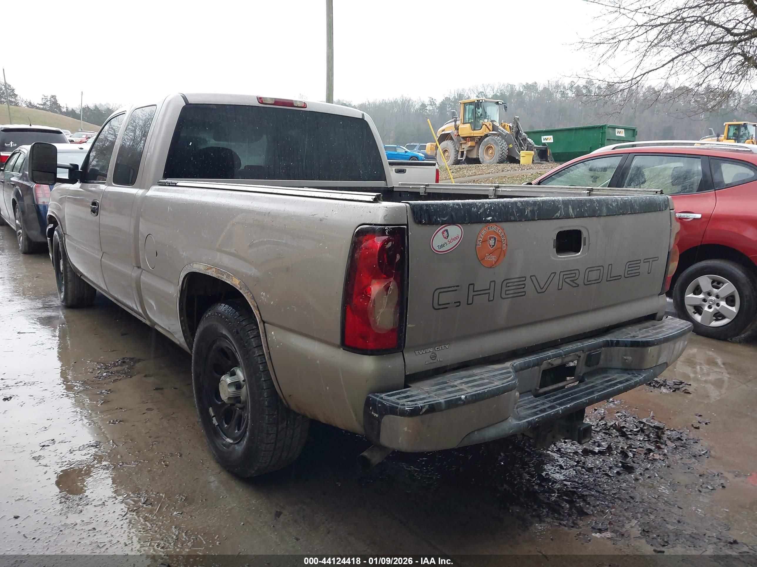 CHEVROLET SILVERADO image 3