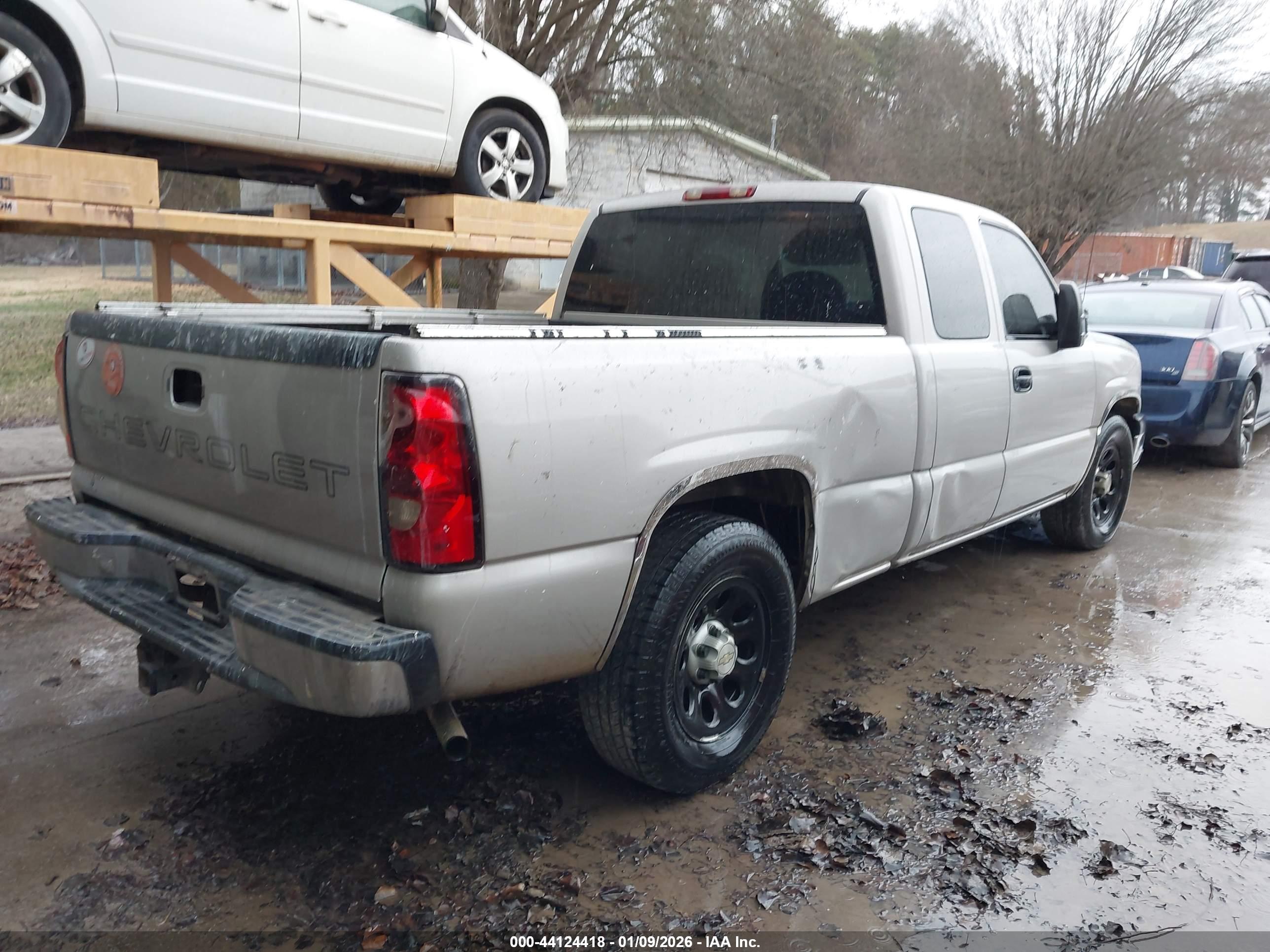 CHEVROLET SILVERADO image 4