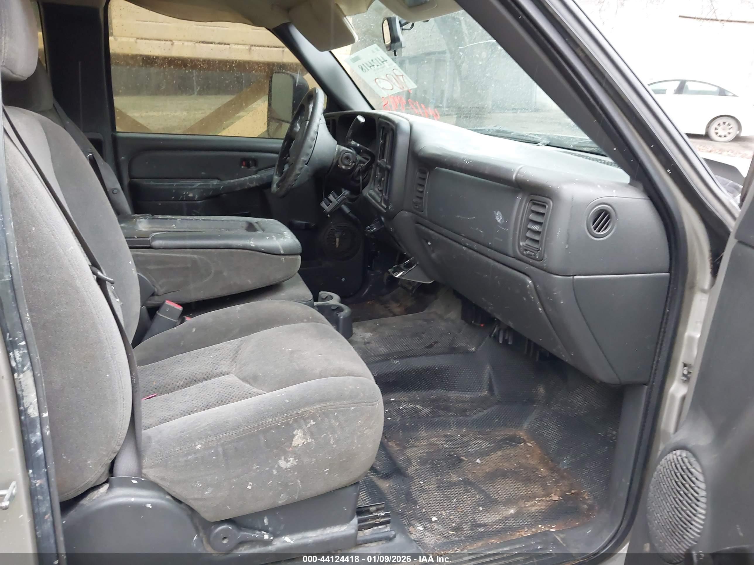 CHEVROLET SILVERADO image 5