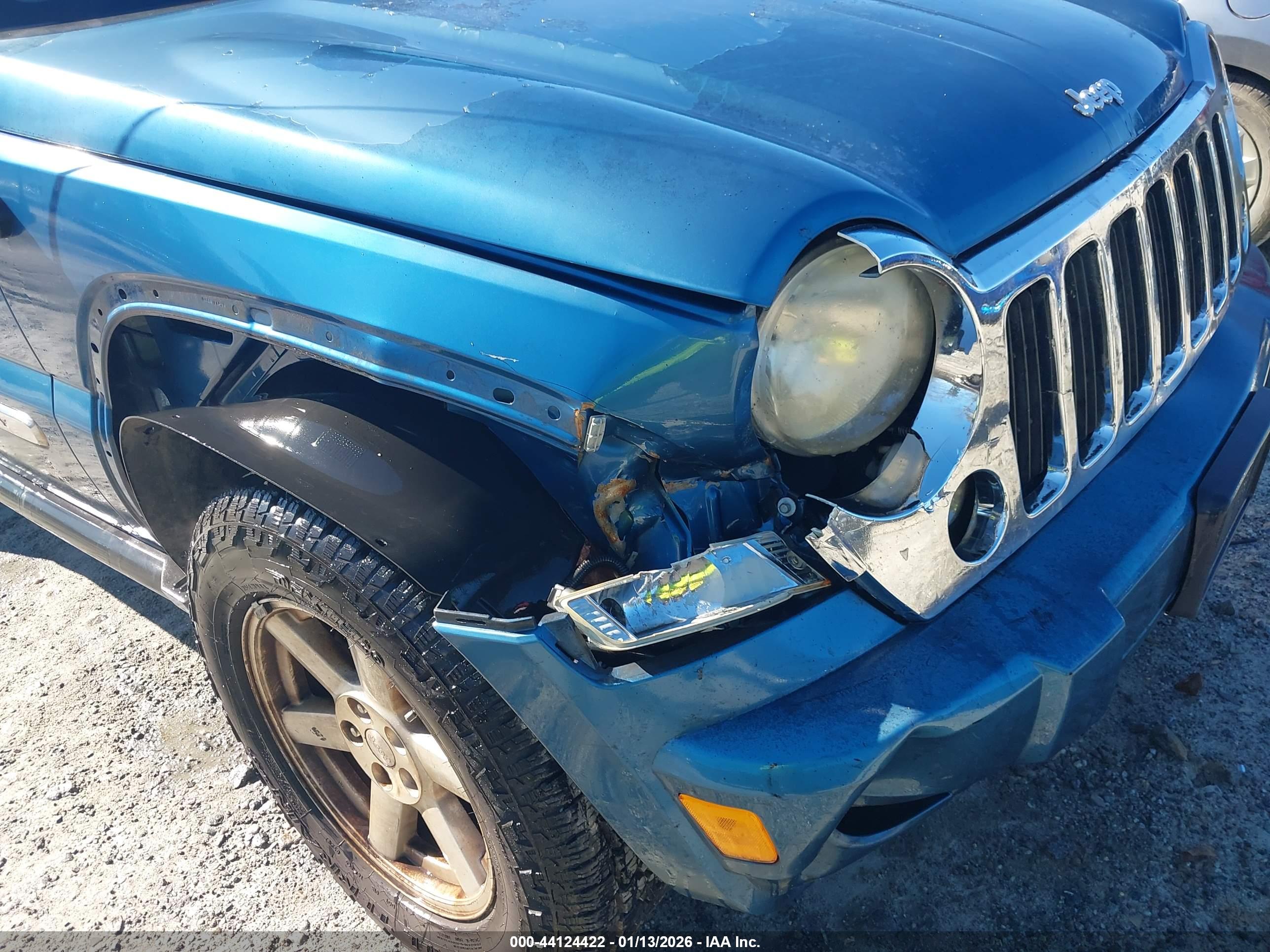 JEEP LIBERTY image 6