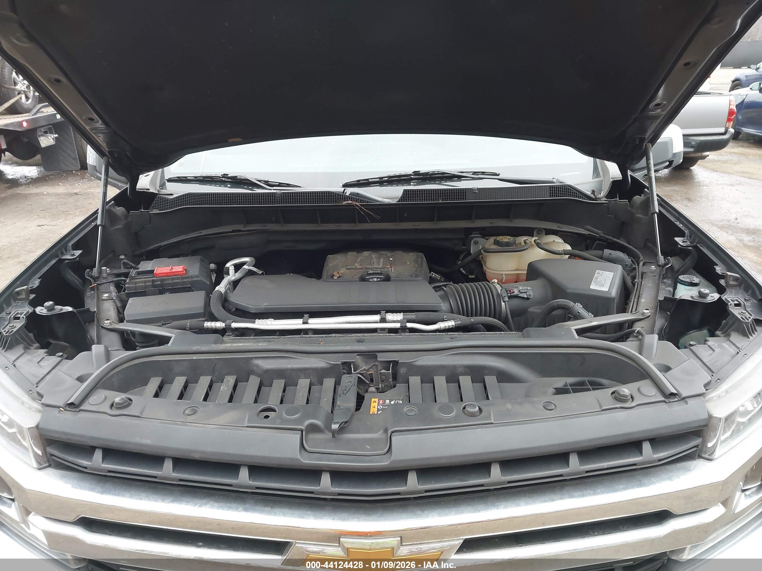 CHEVROLET SILVERADO image 10