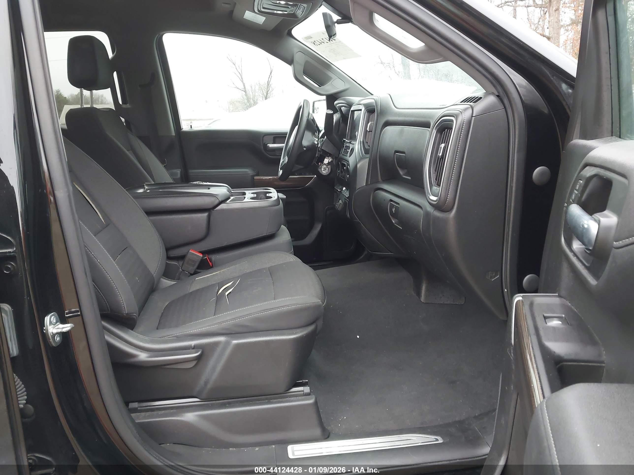 CHEVROLET SILVERADO image 5