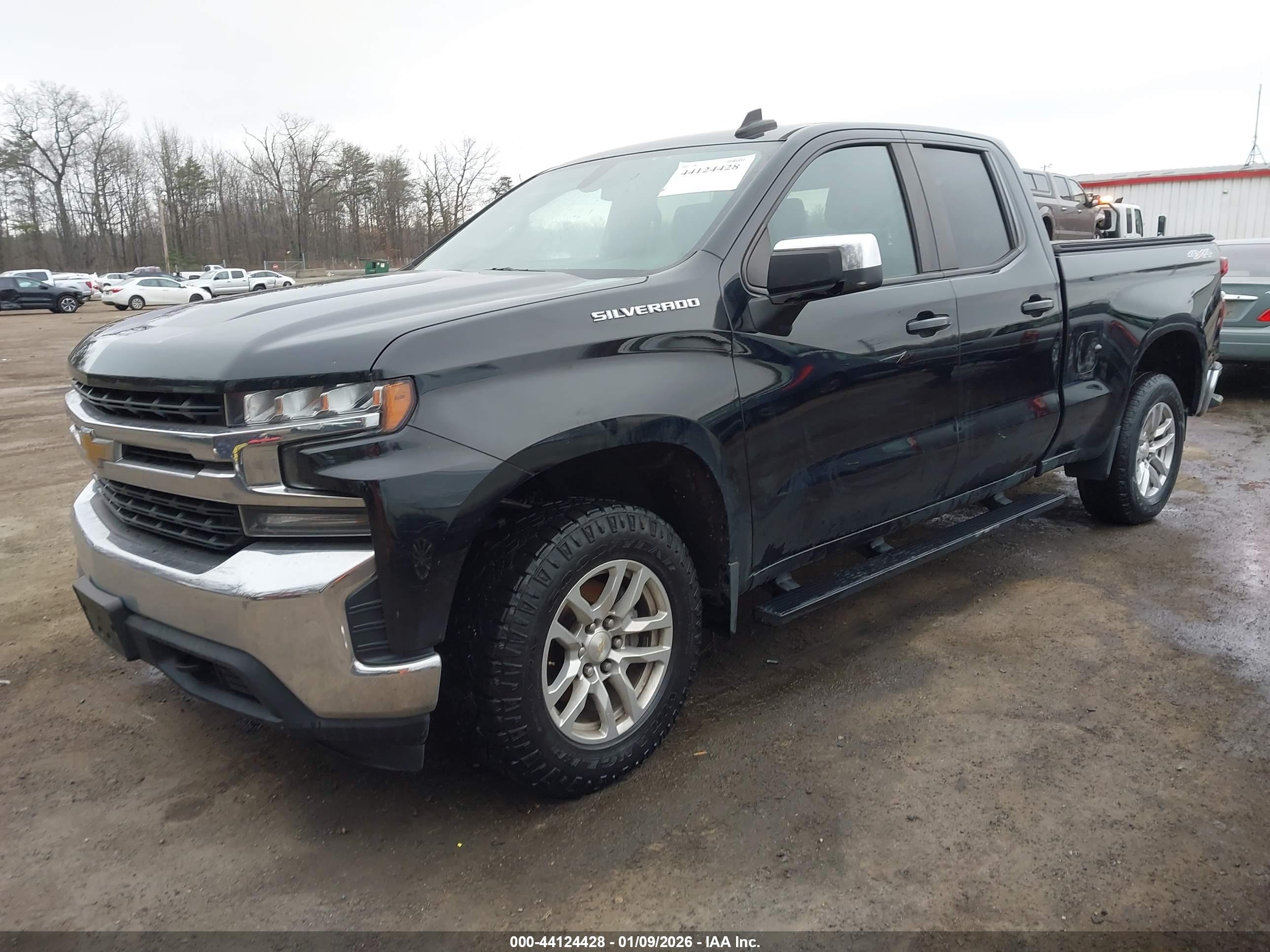 CHEVROLET SILVERADO image 6