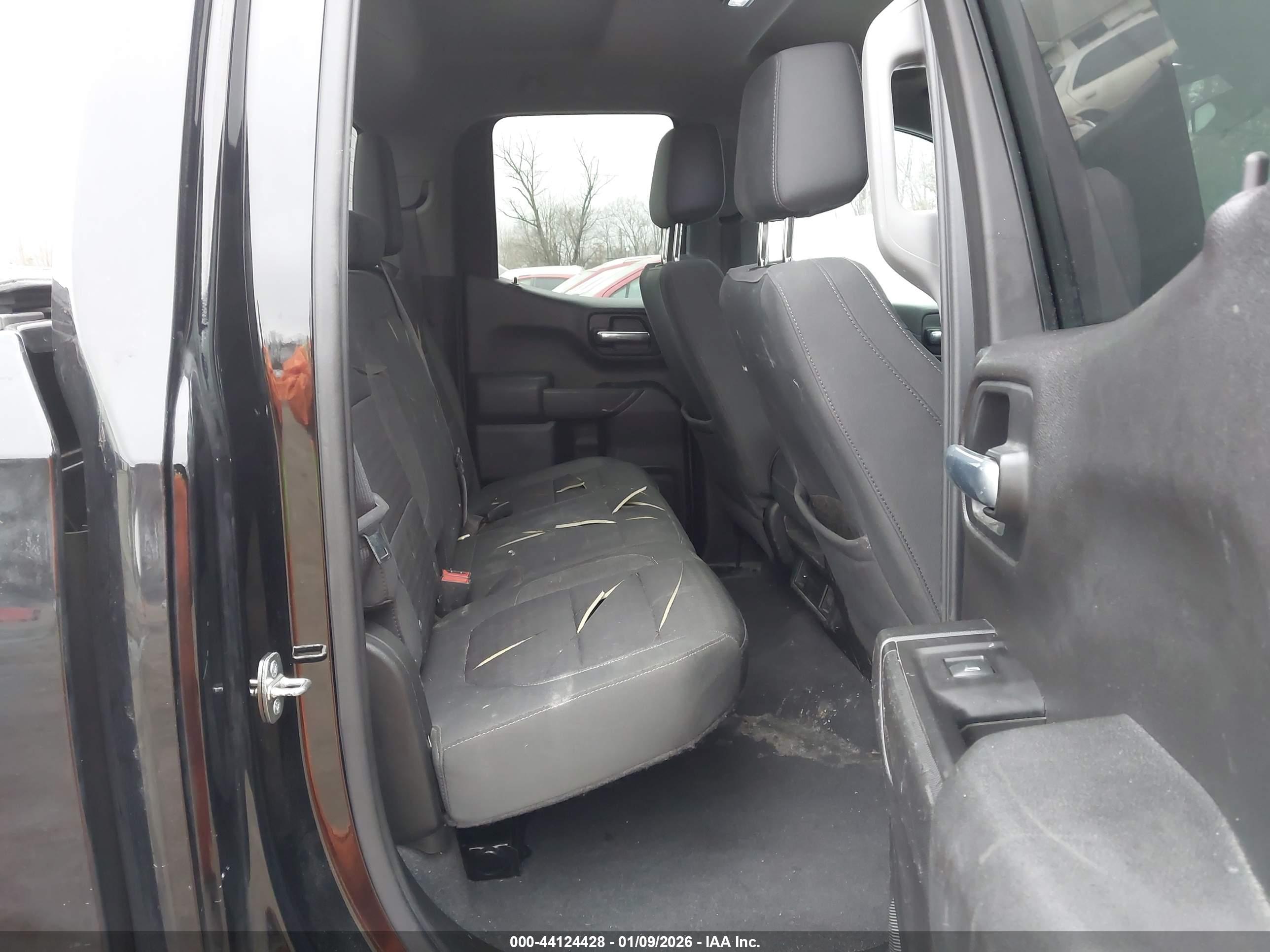 CHEVROLET SILVERADO image 8