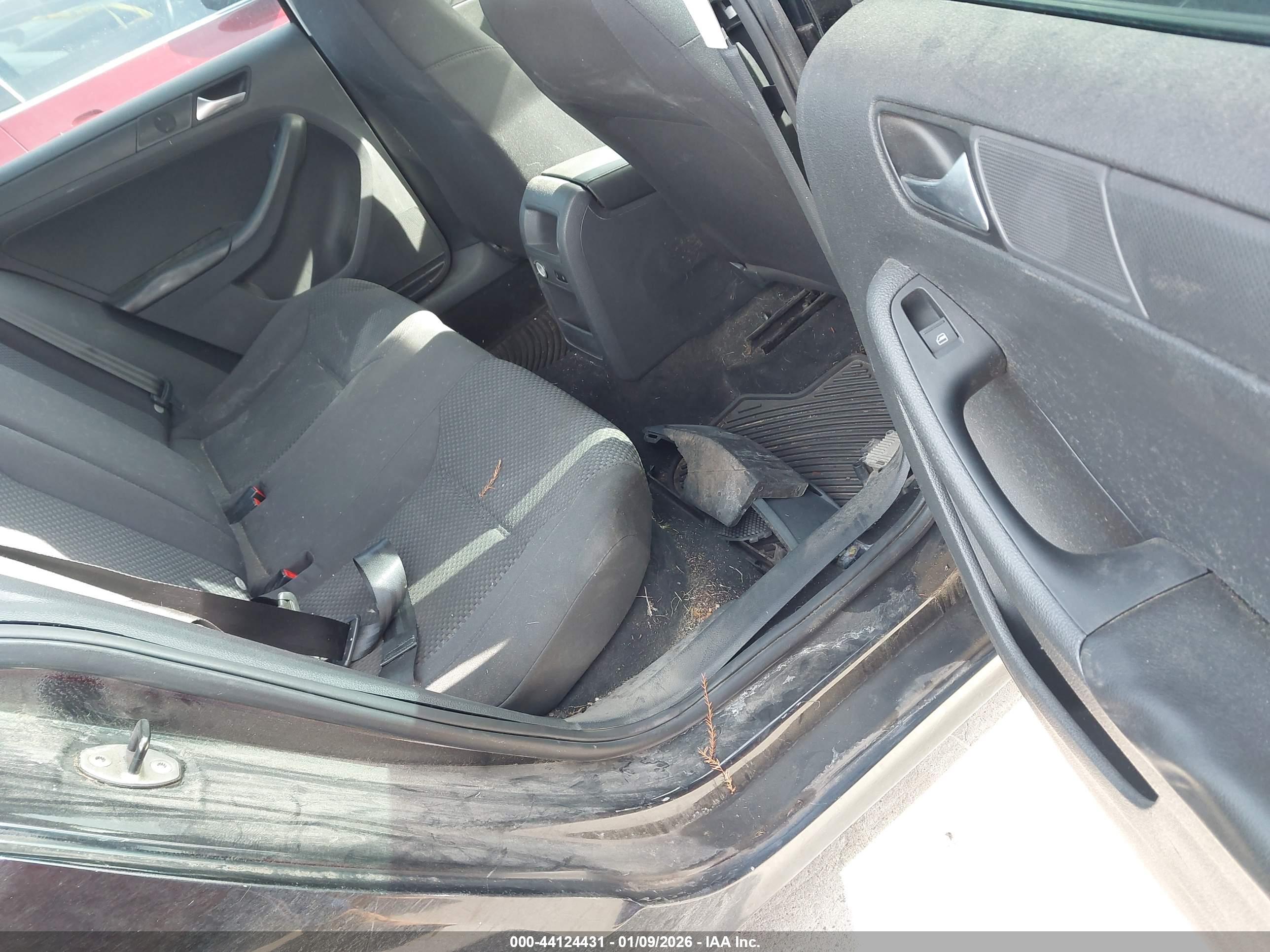 VOLKSWAGEN JETTA image 8