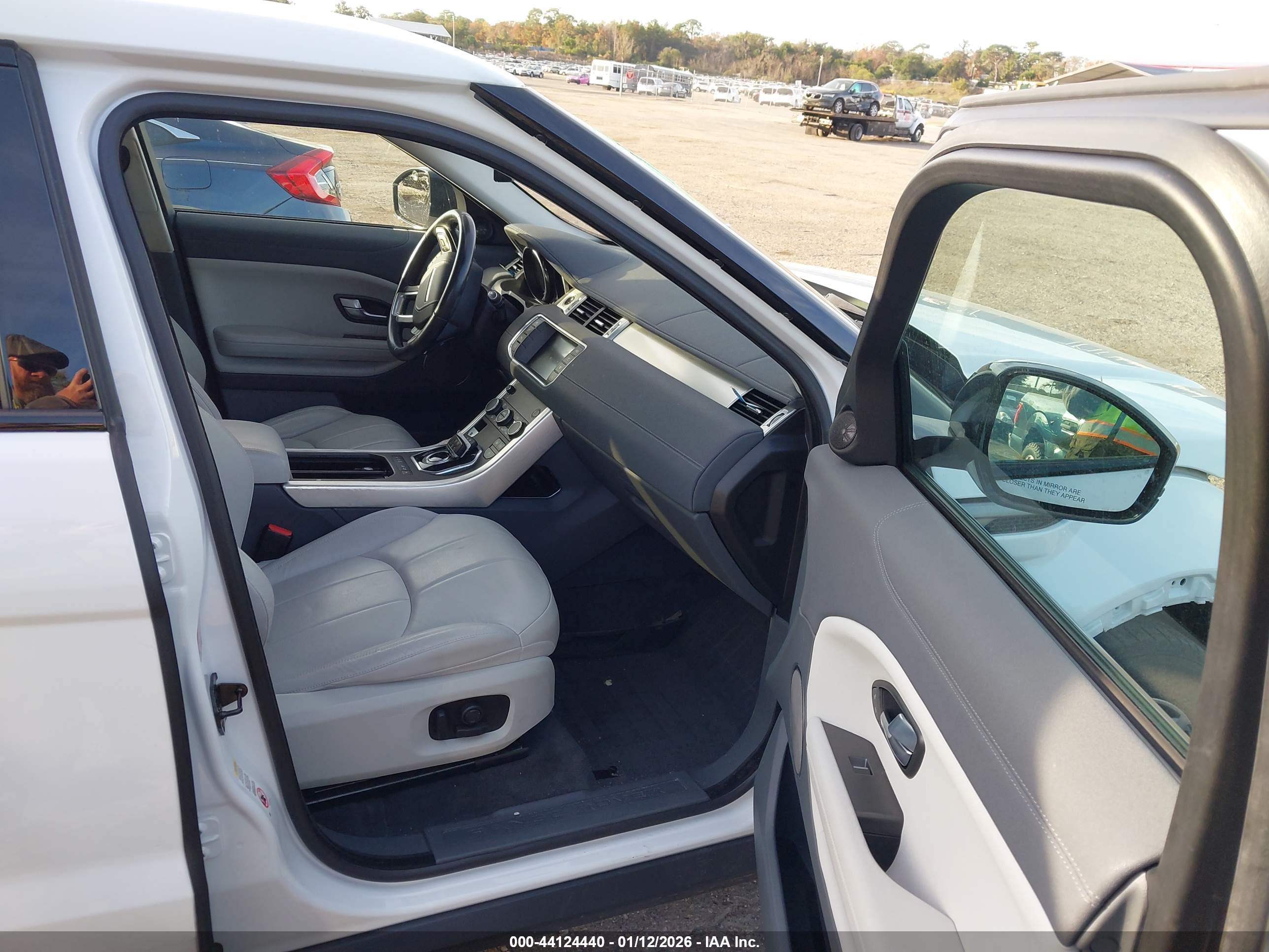 LAND ROVER image 5