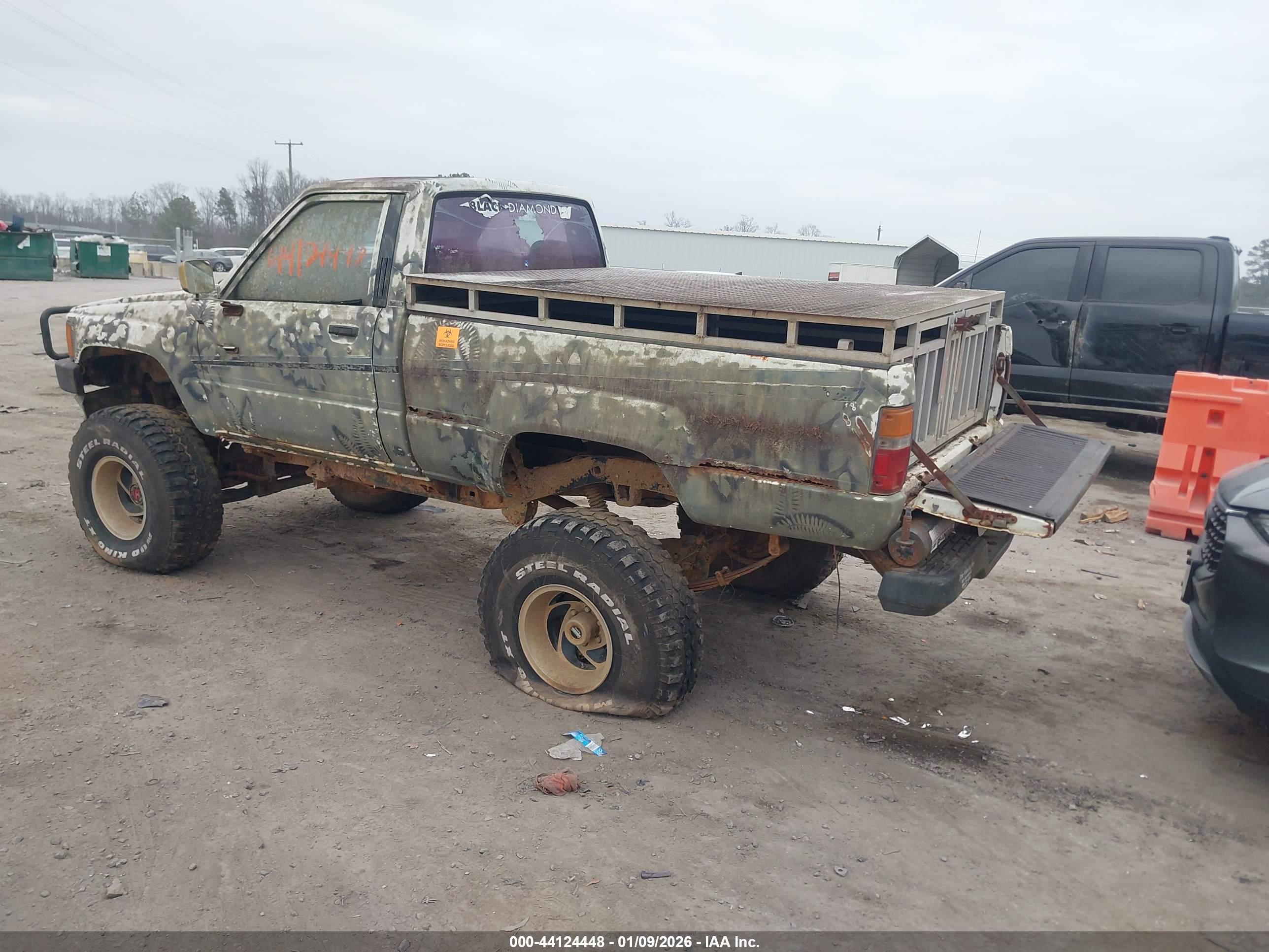 TOYOTA PICKUP image 3
