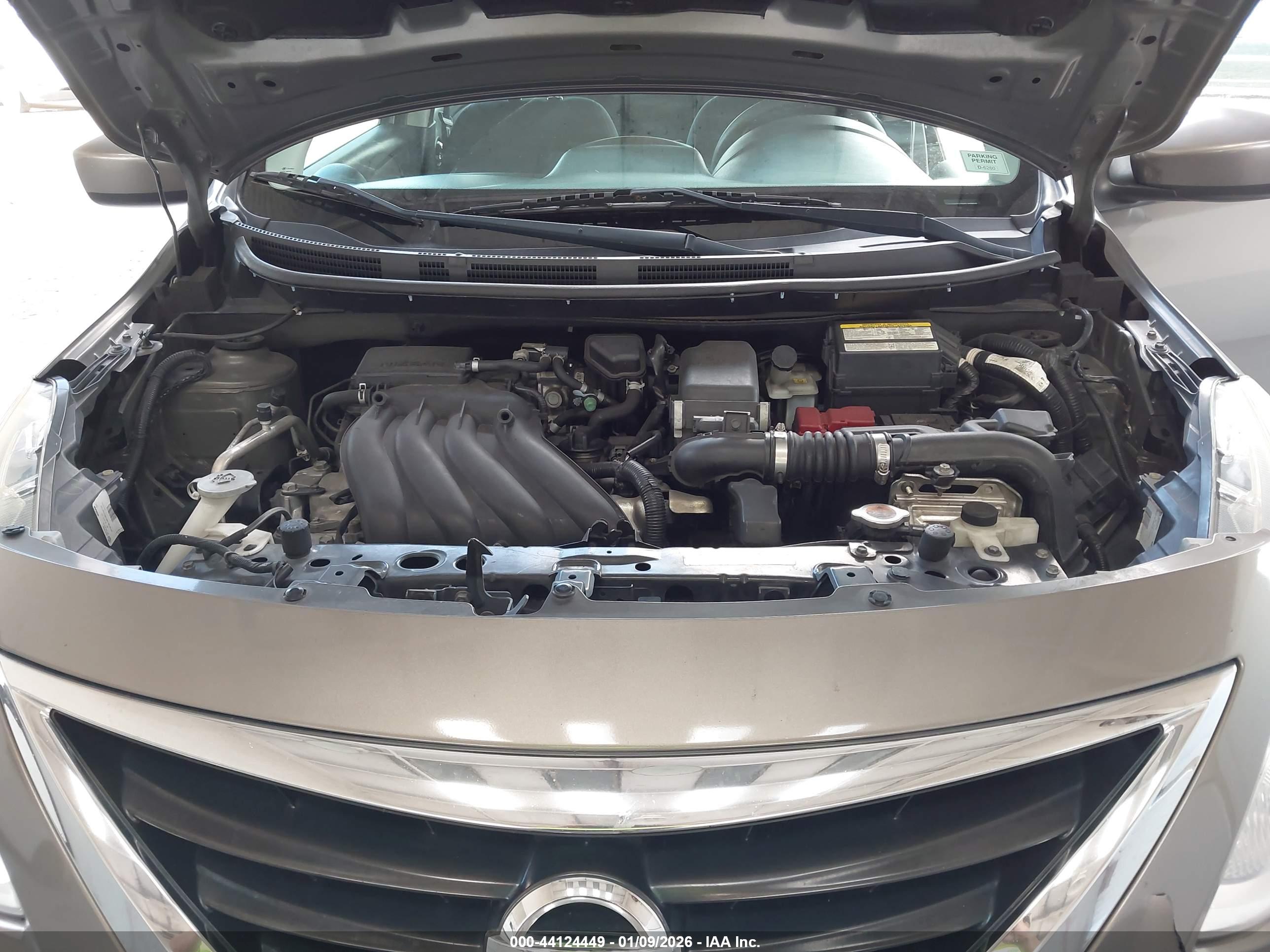 NISSAN VERSA image 10