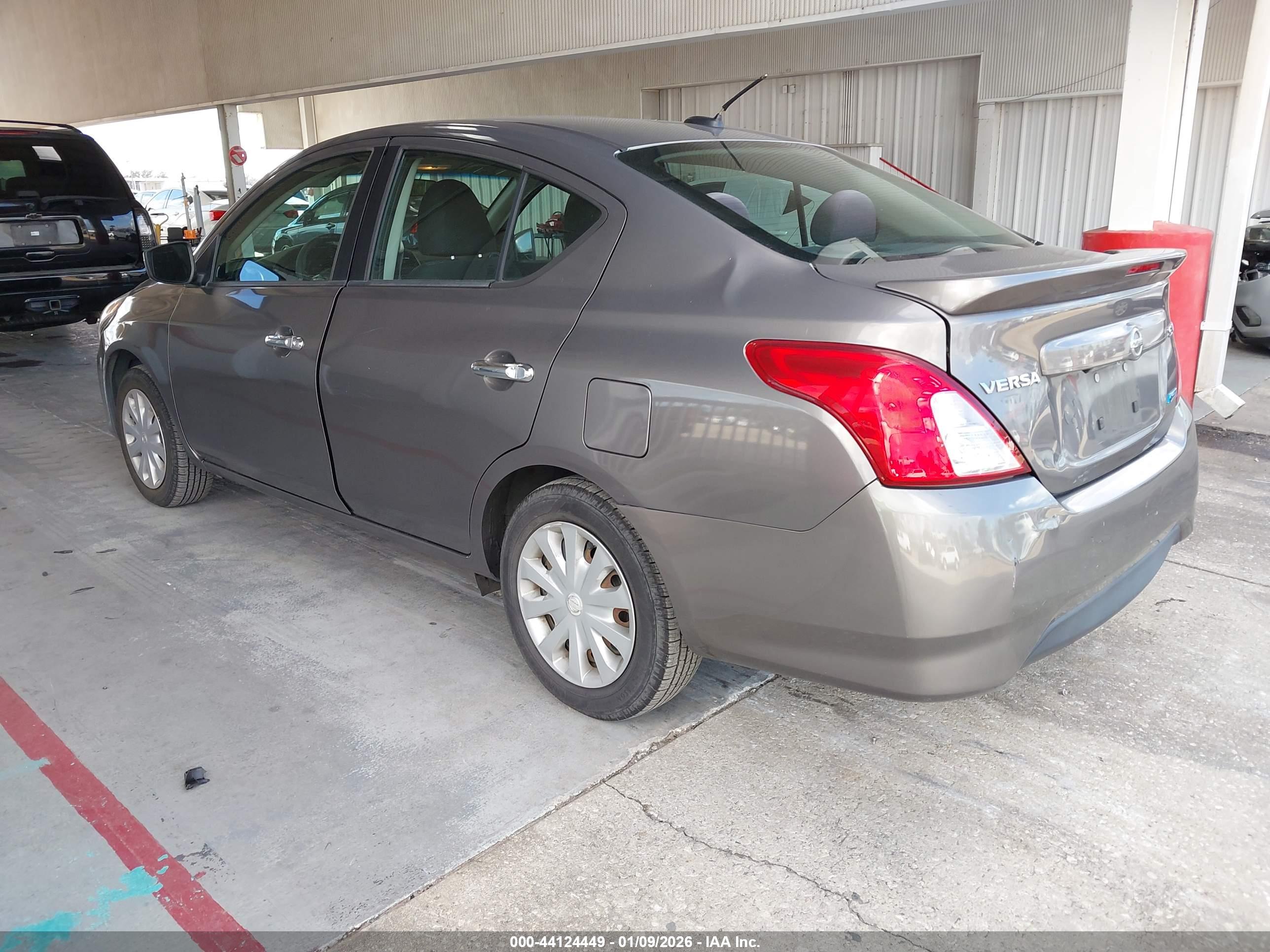NISSAN VERSA image 3