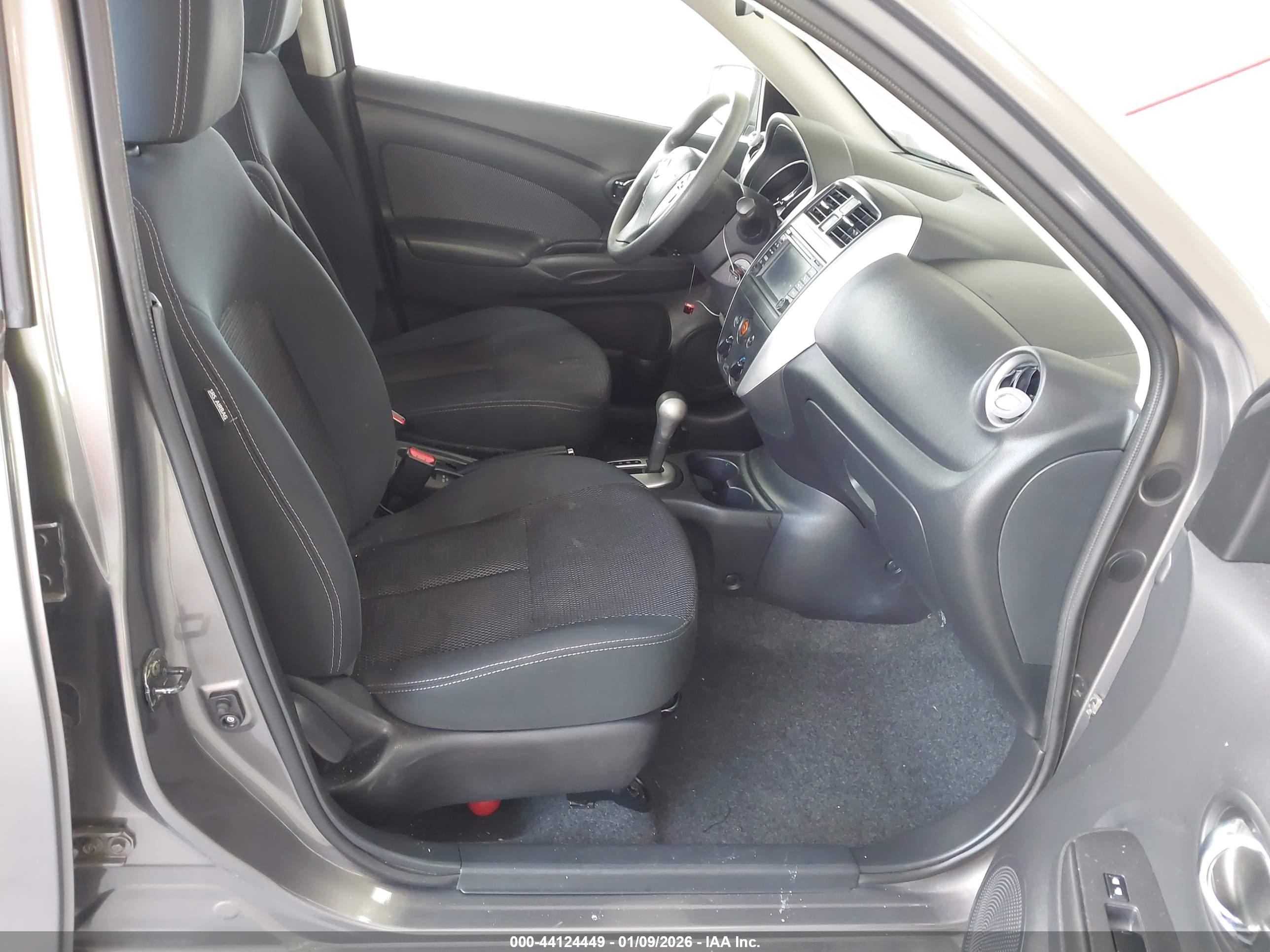 NISSAN VERSA image 5