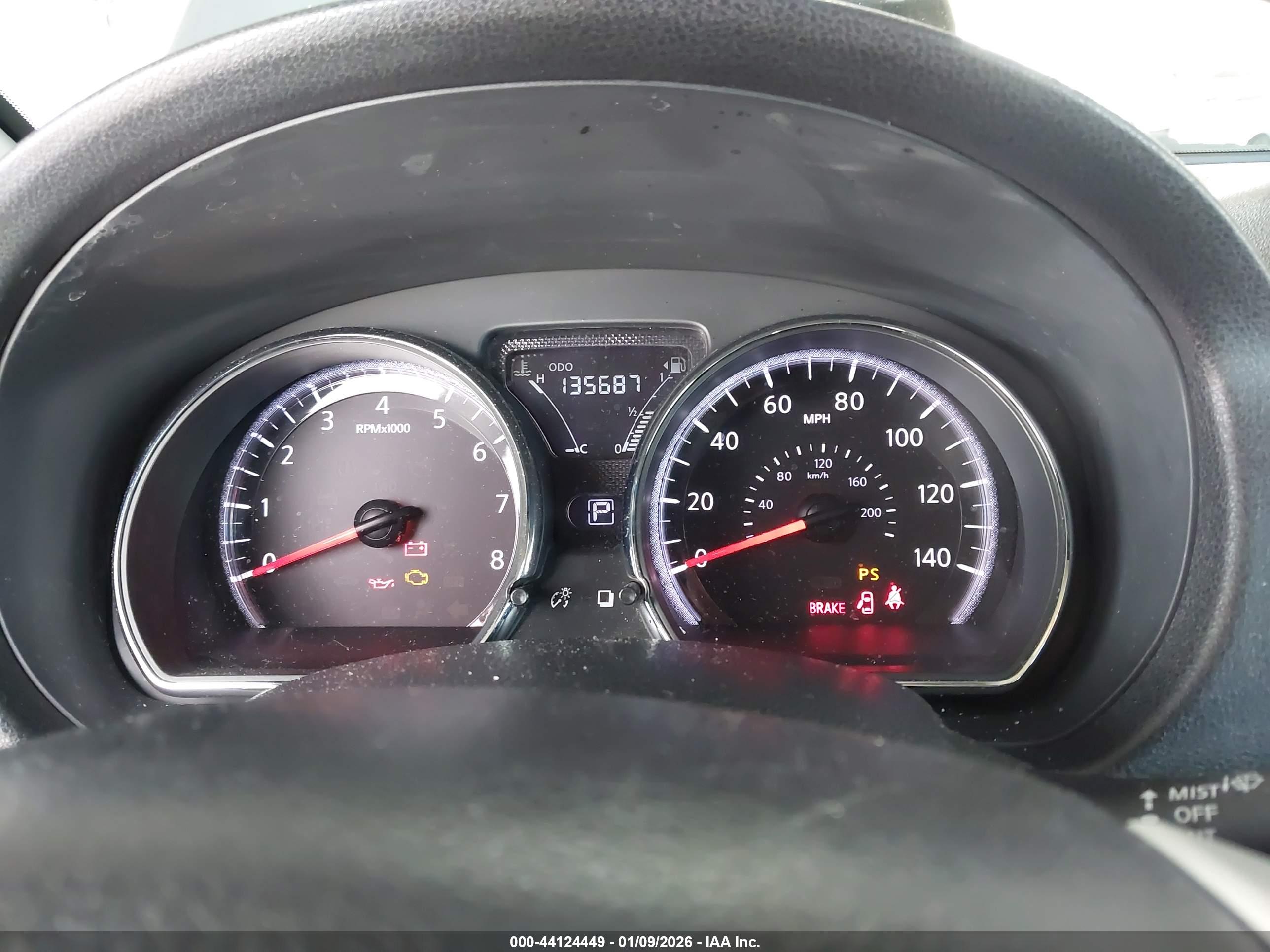 NISSAN VERSA image 7