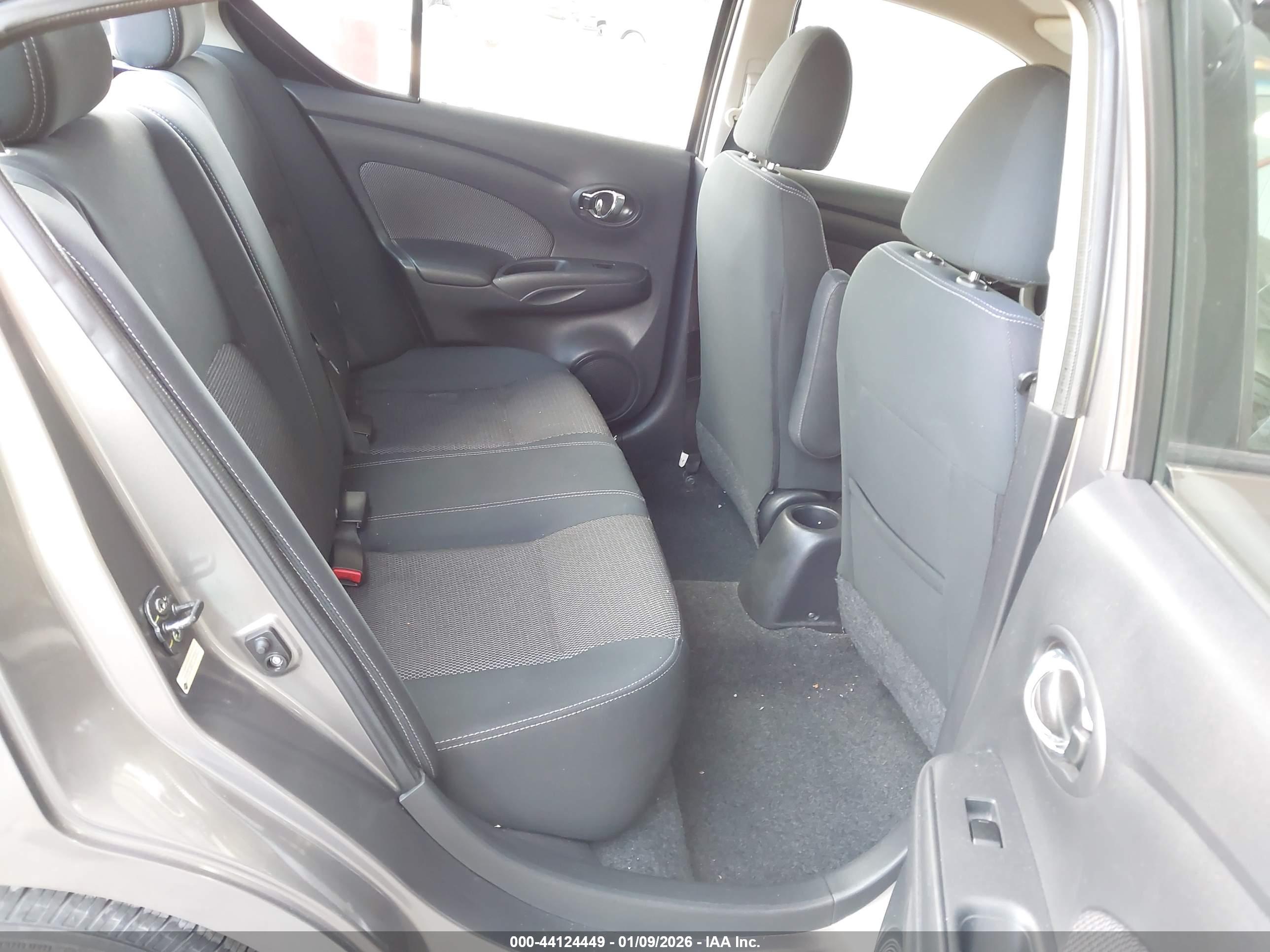 NISSAN VERSA image 8