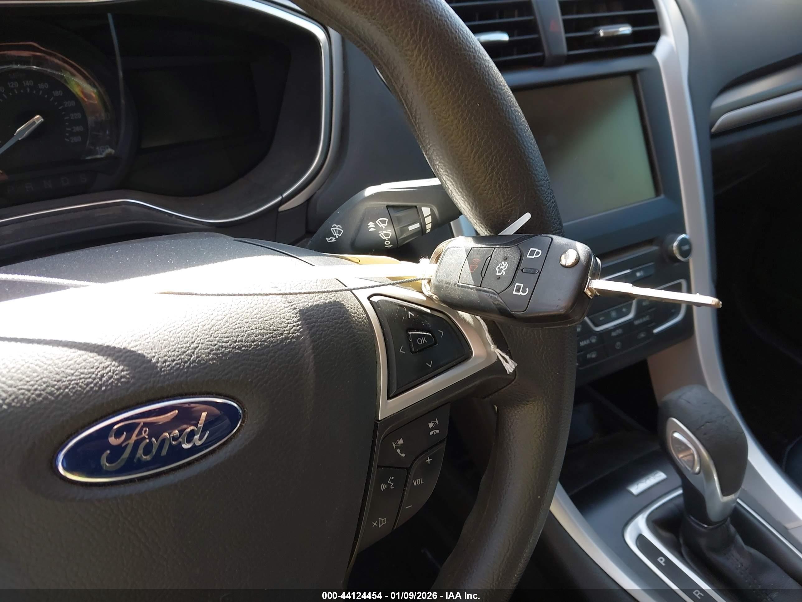 FORD FUSION image 11