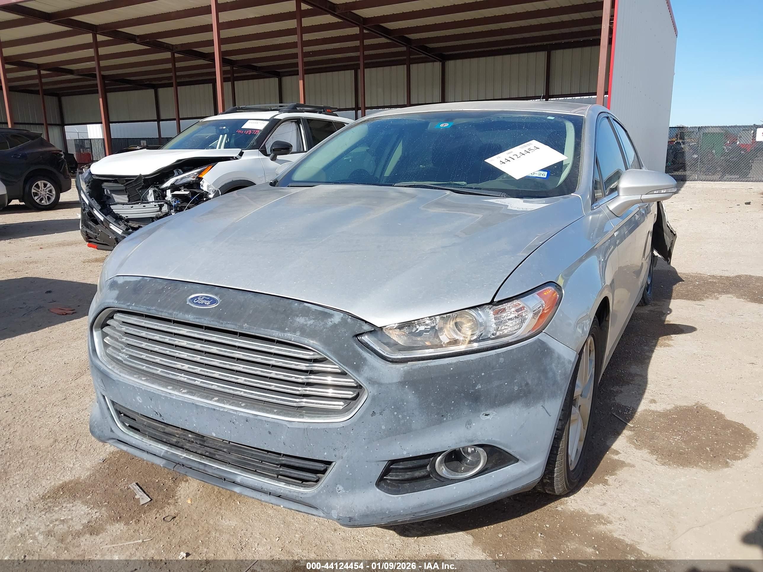 FORD FUSION image 2