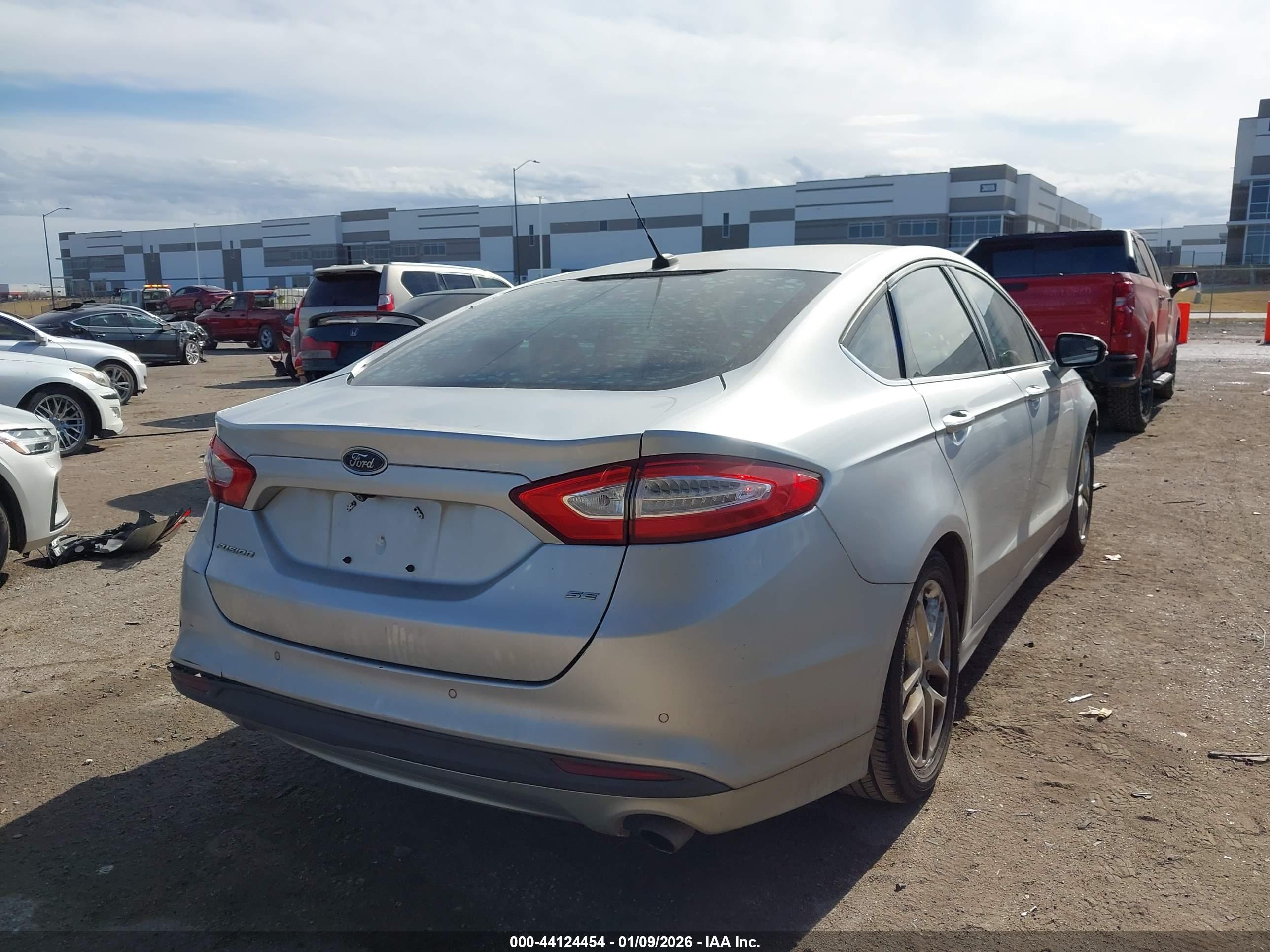 FORD FUSION image 4