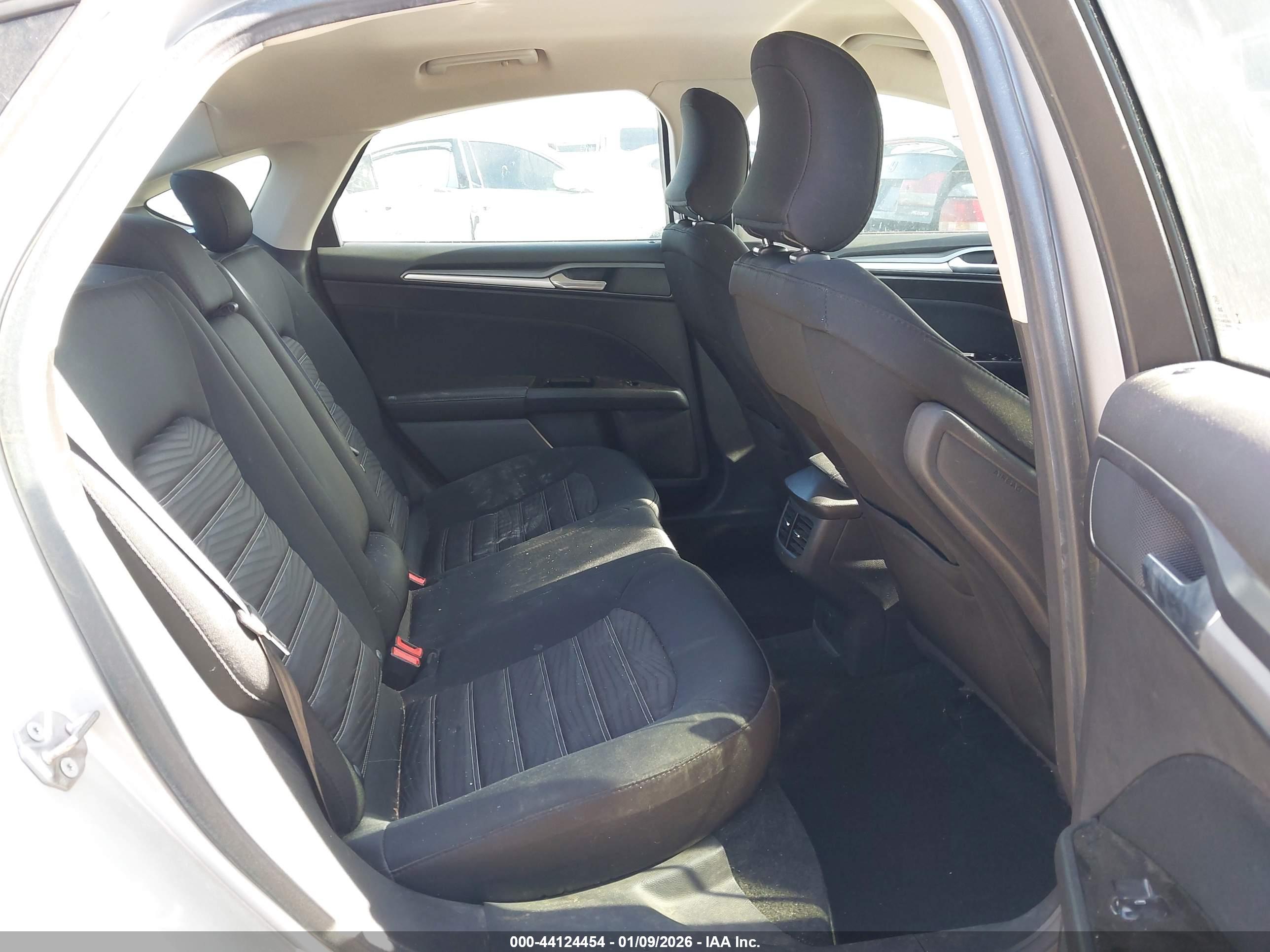 FORD FUSION image 8