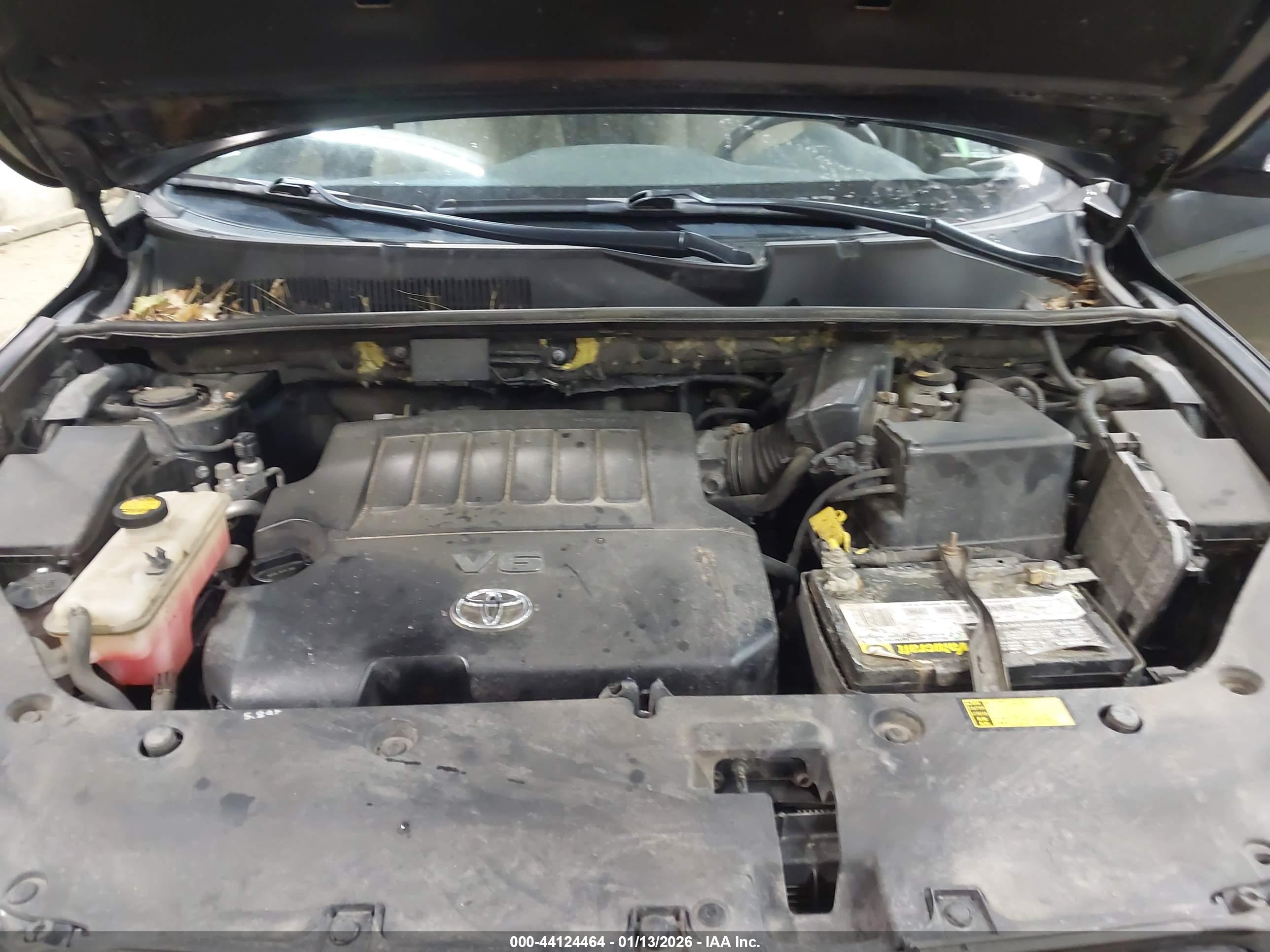 TOYOTA RAV4 image 10