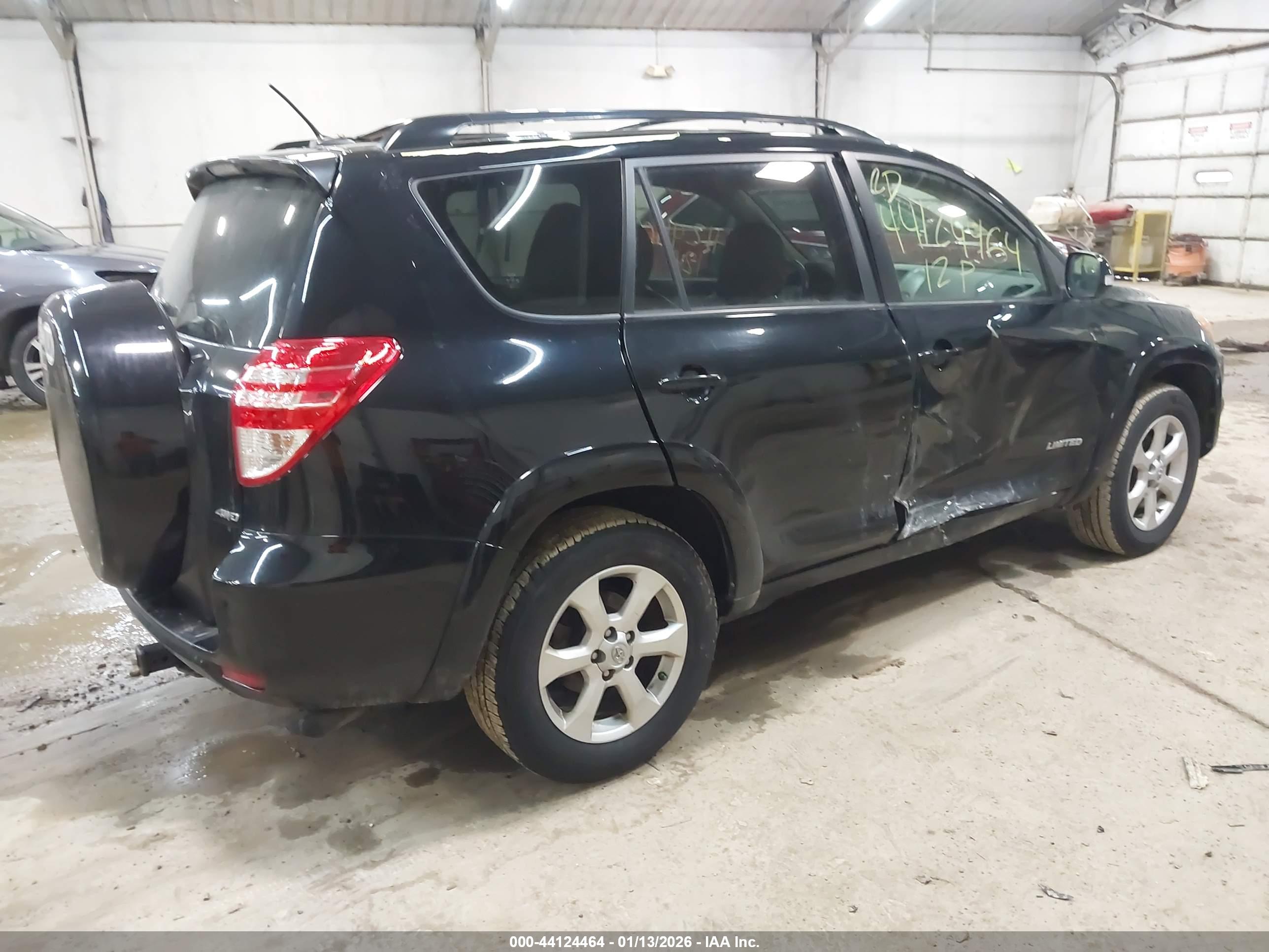 TOYOTA RAV4 image 4