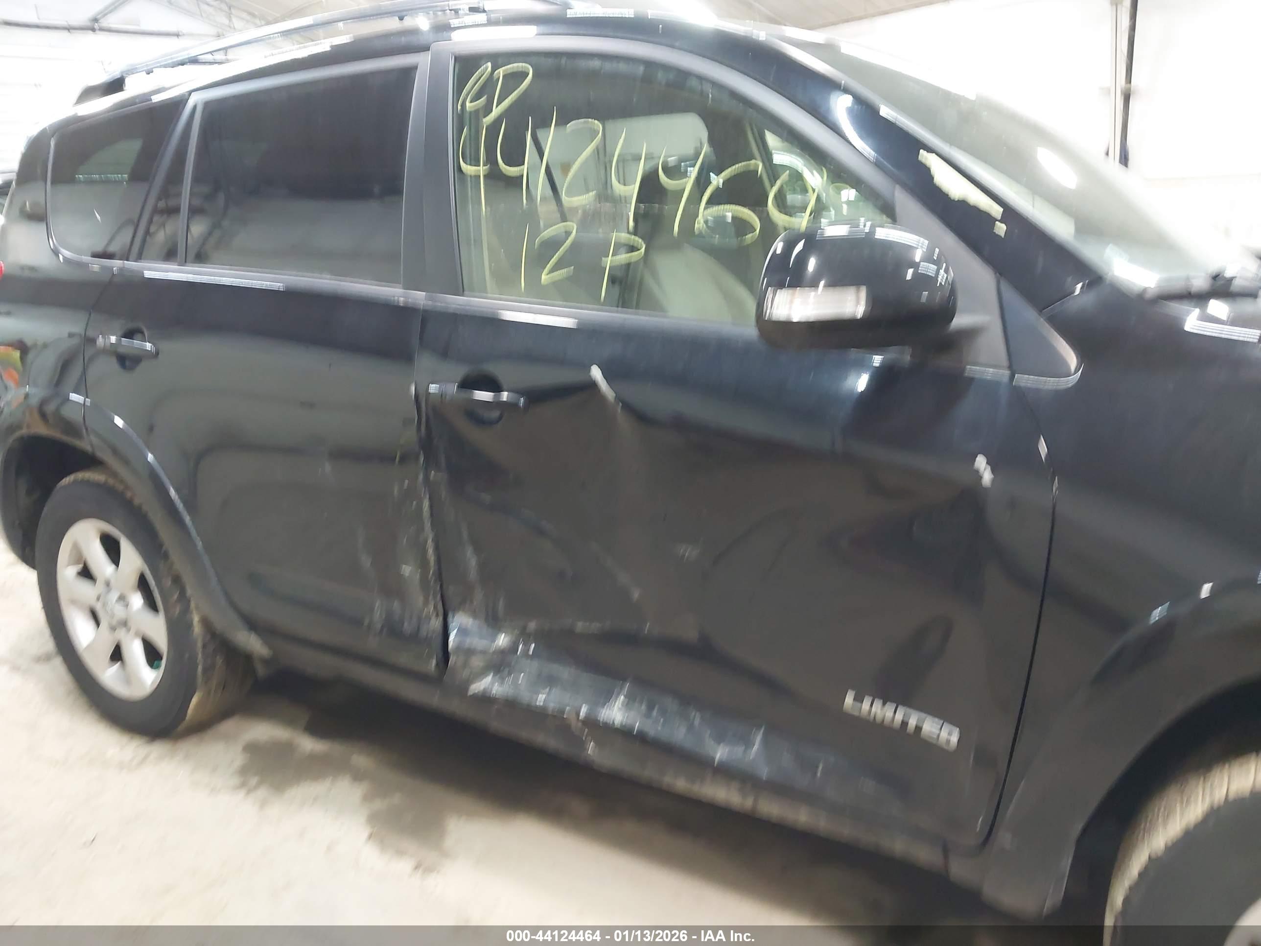 TOYOTA RAV4 image 6