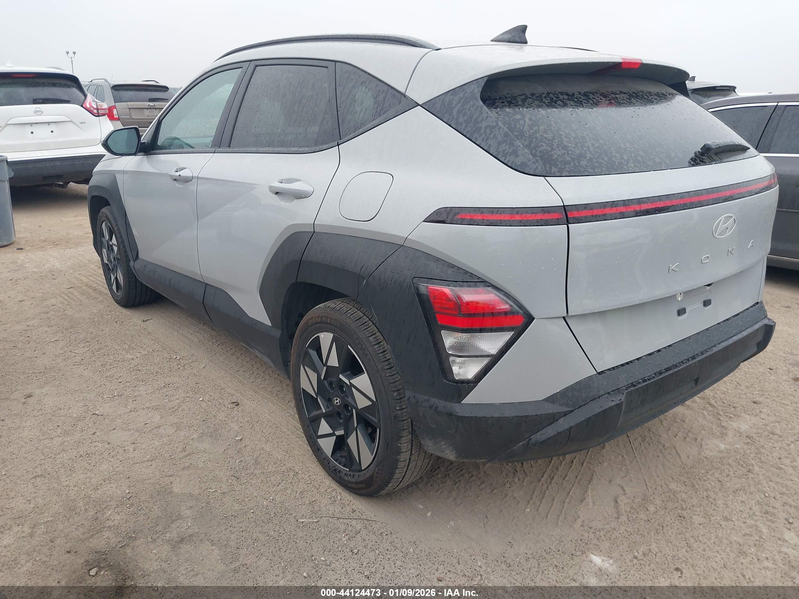 HYUNDAI KONA image 3