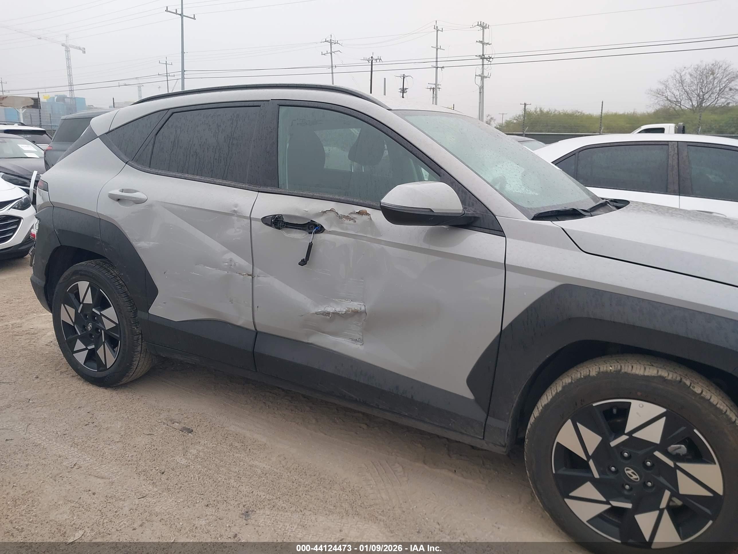 HYUNDAI KONA image 6