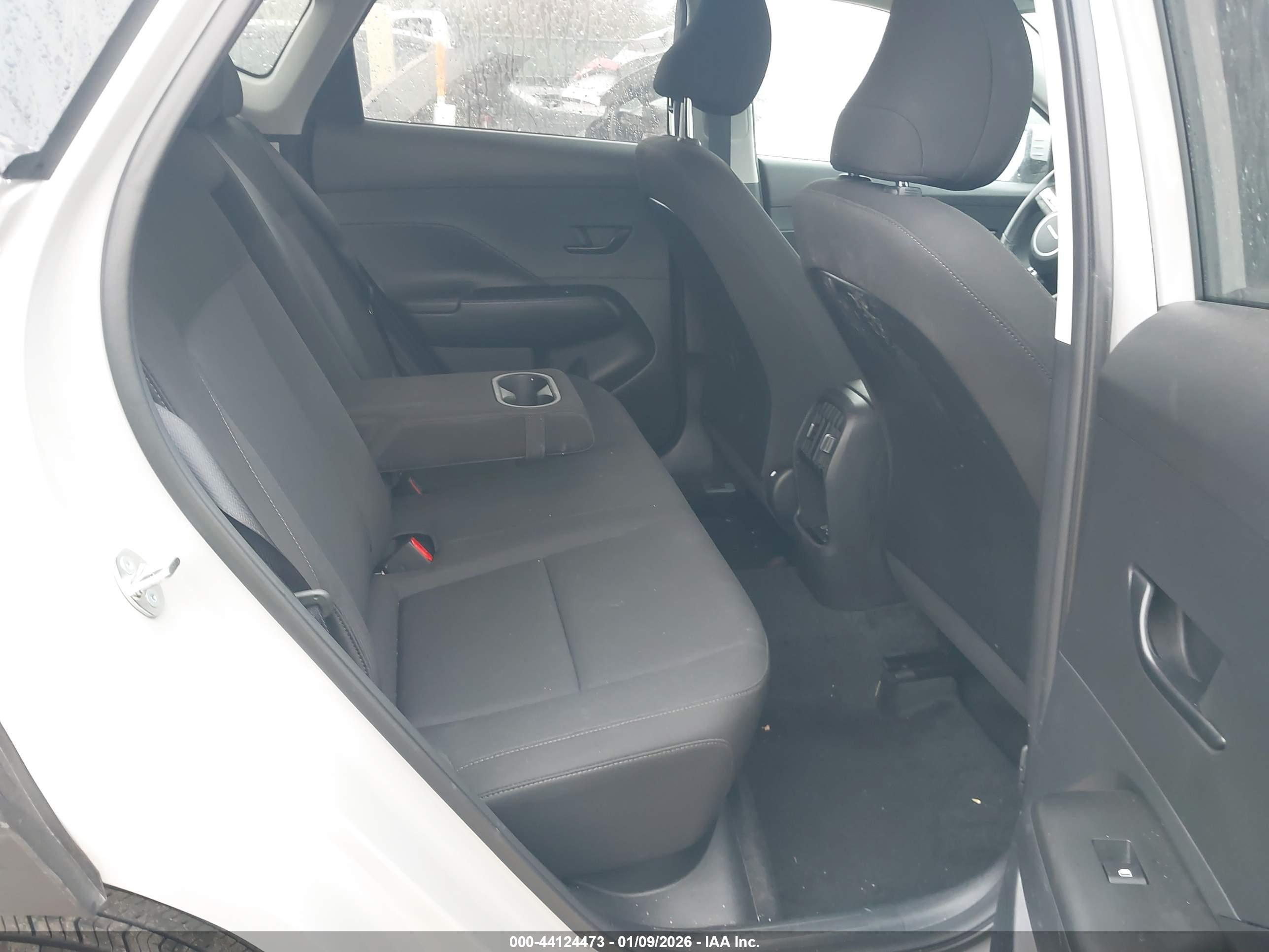 HYUNDAI KONA image 8