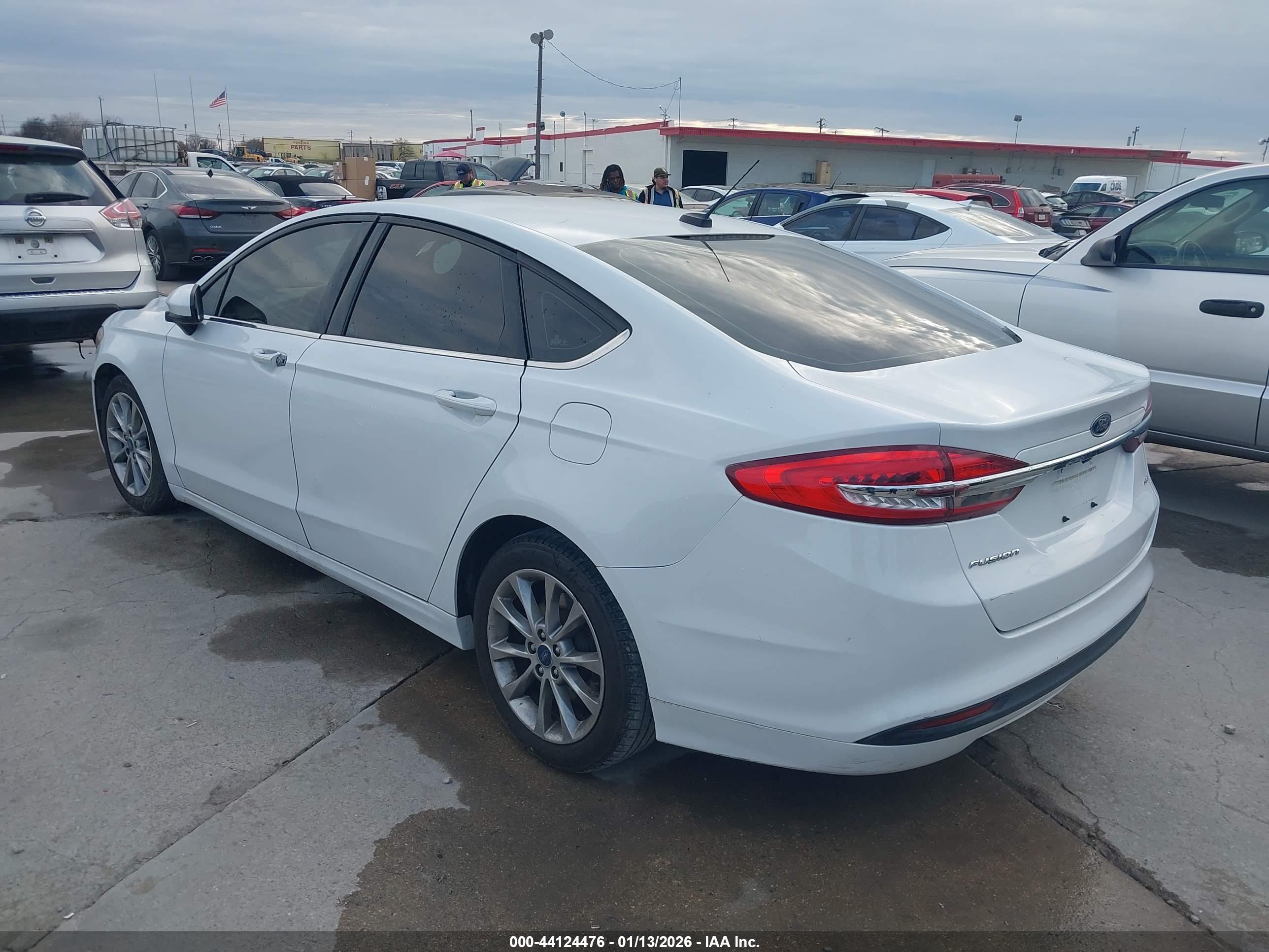 FORD FUSION image 3