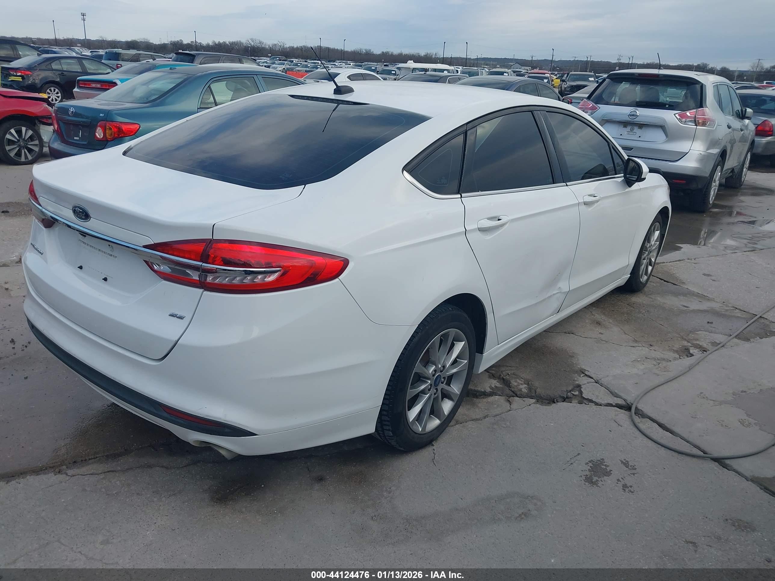 FORD FUSION image 4