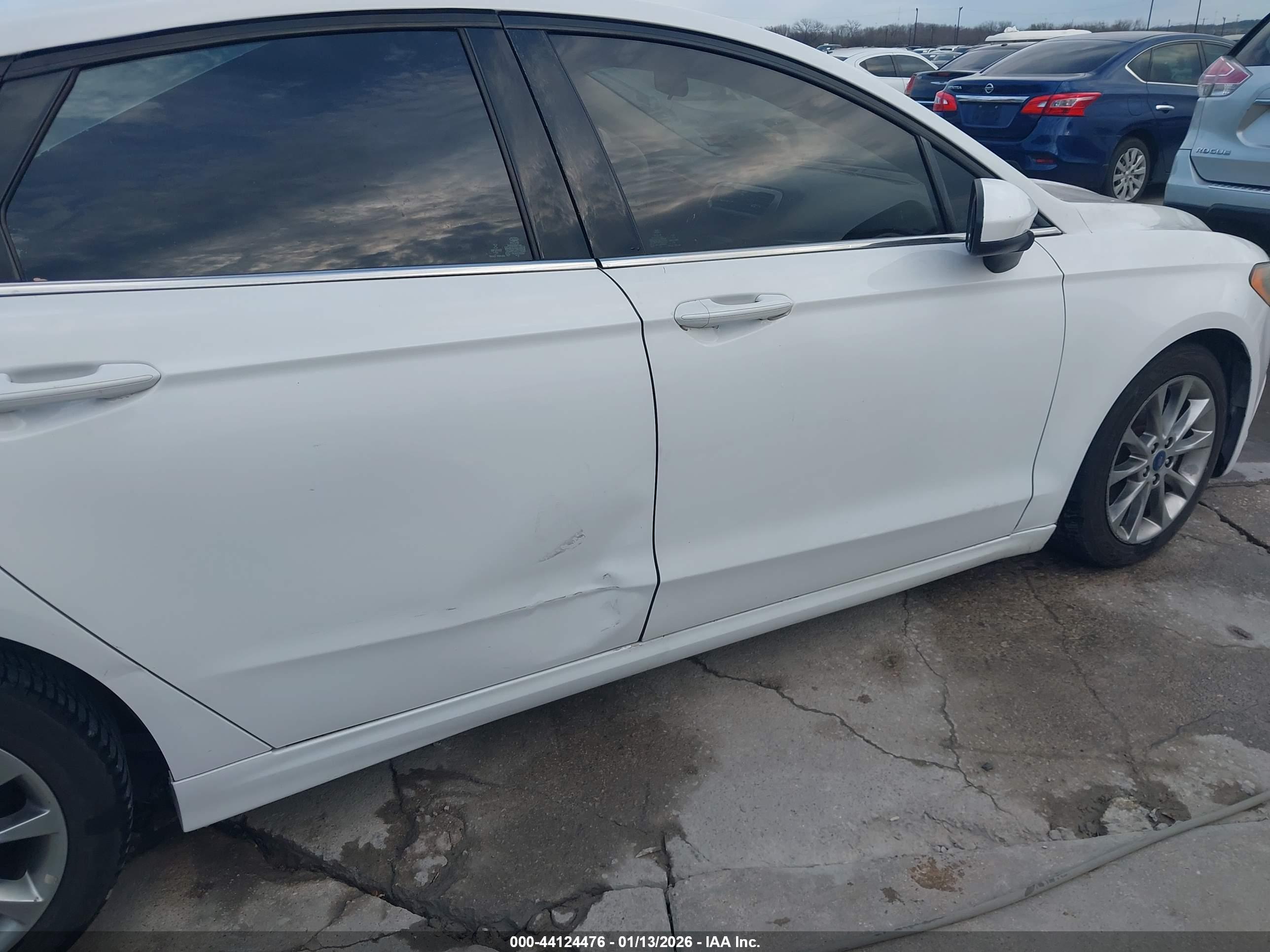 FORD FUSION image 6