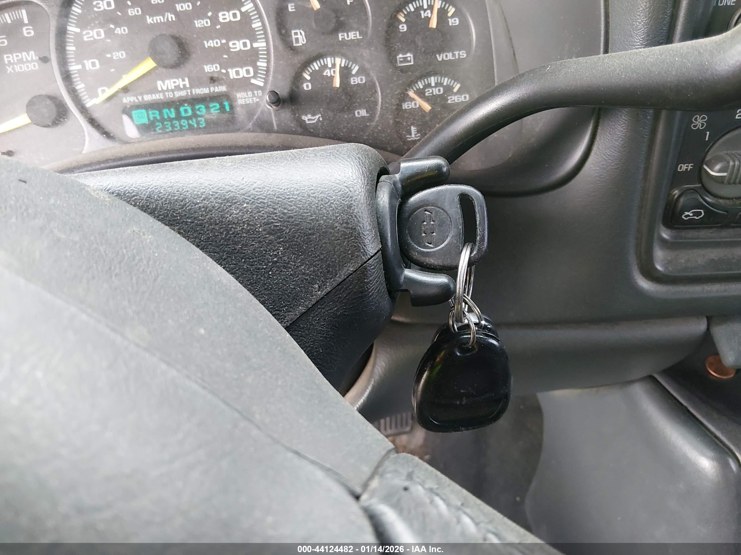 CHEVROLET SILVERADO image 11