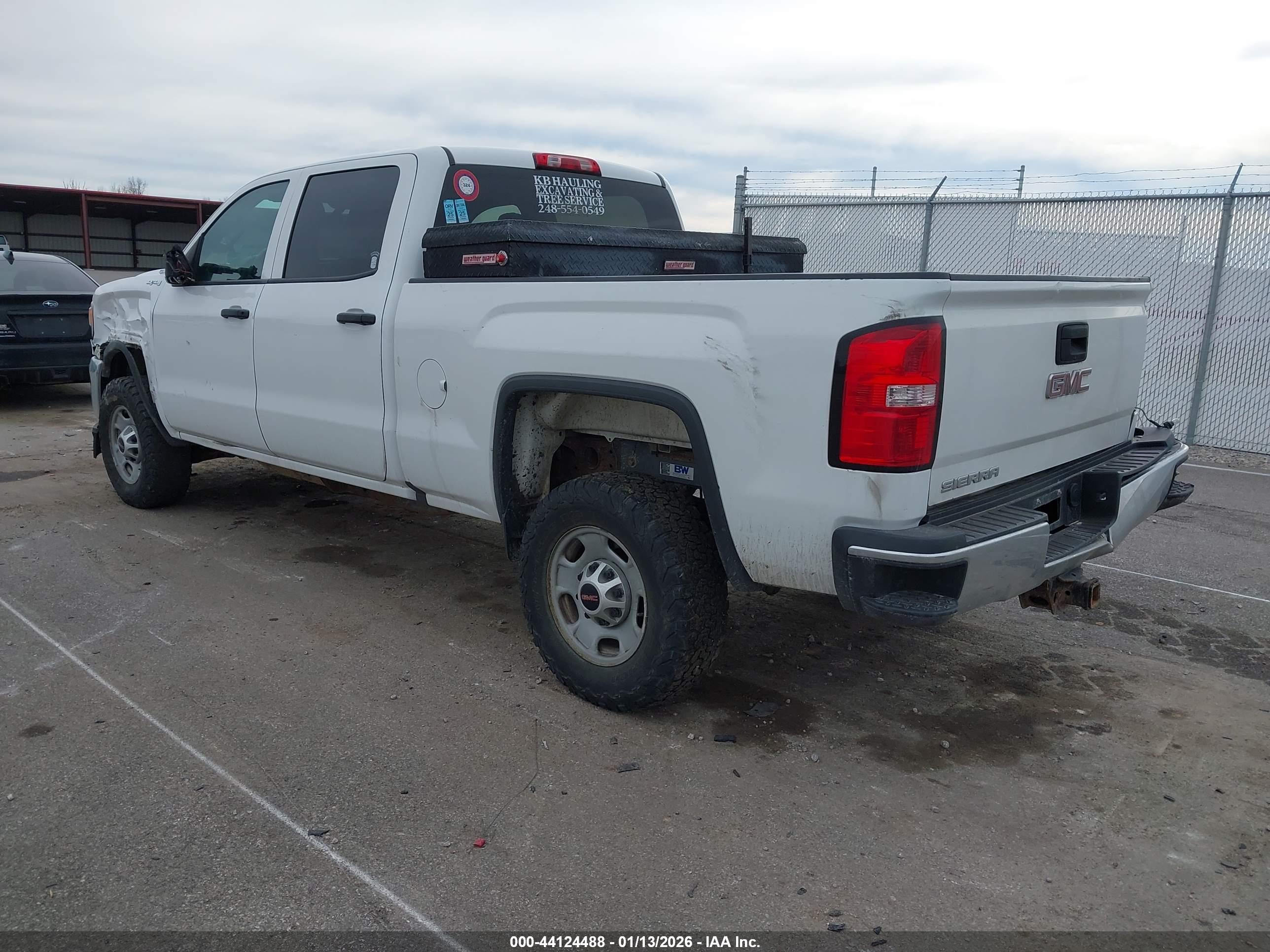 GMC SIERRA image 3