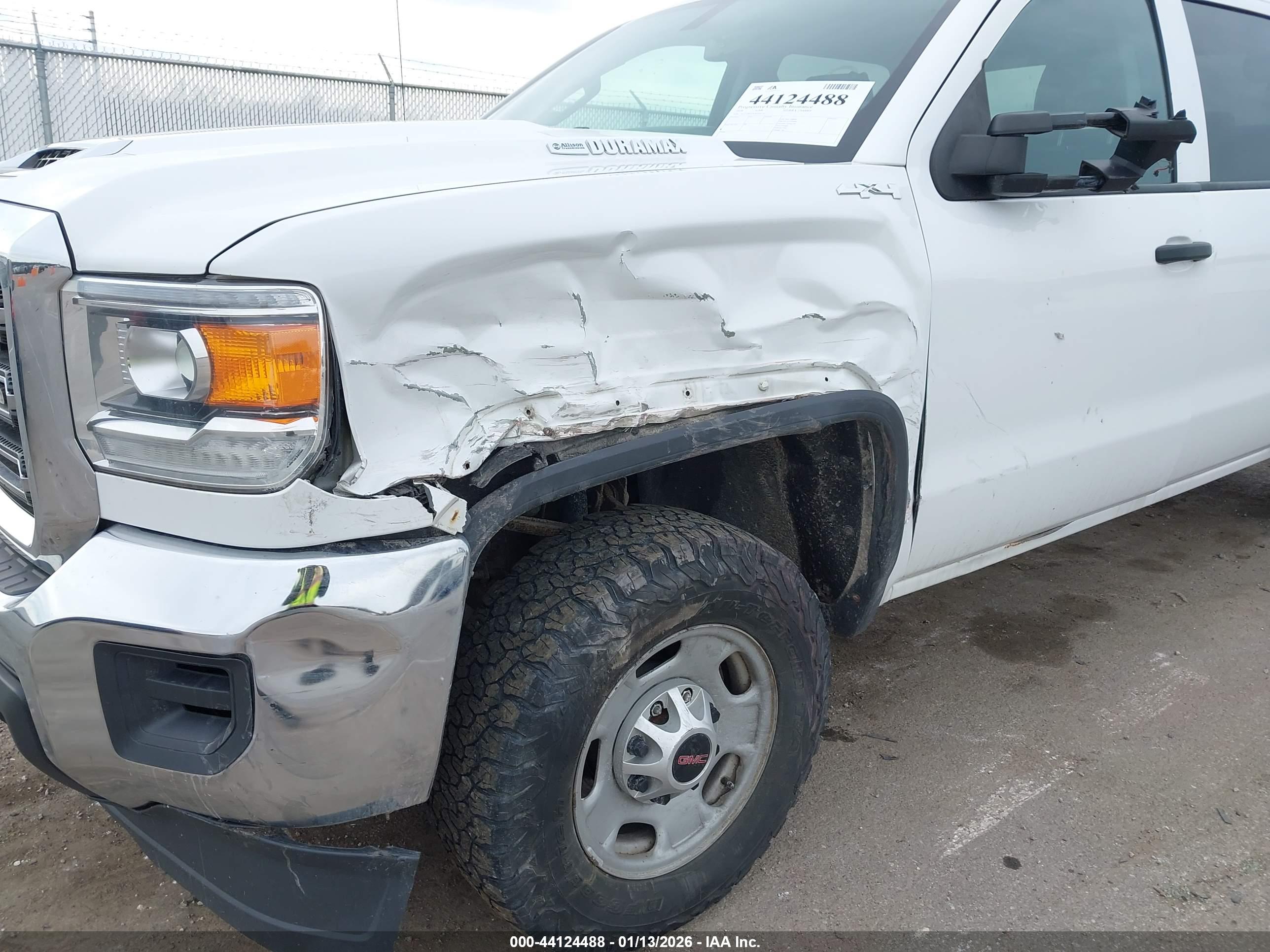 GMC SIERRA image 6