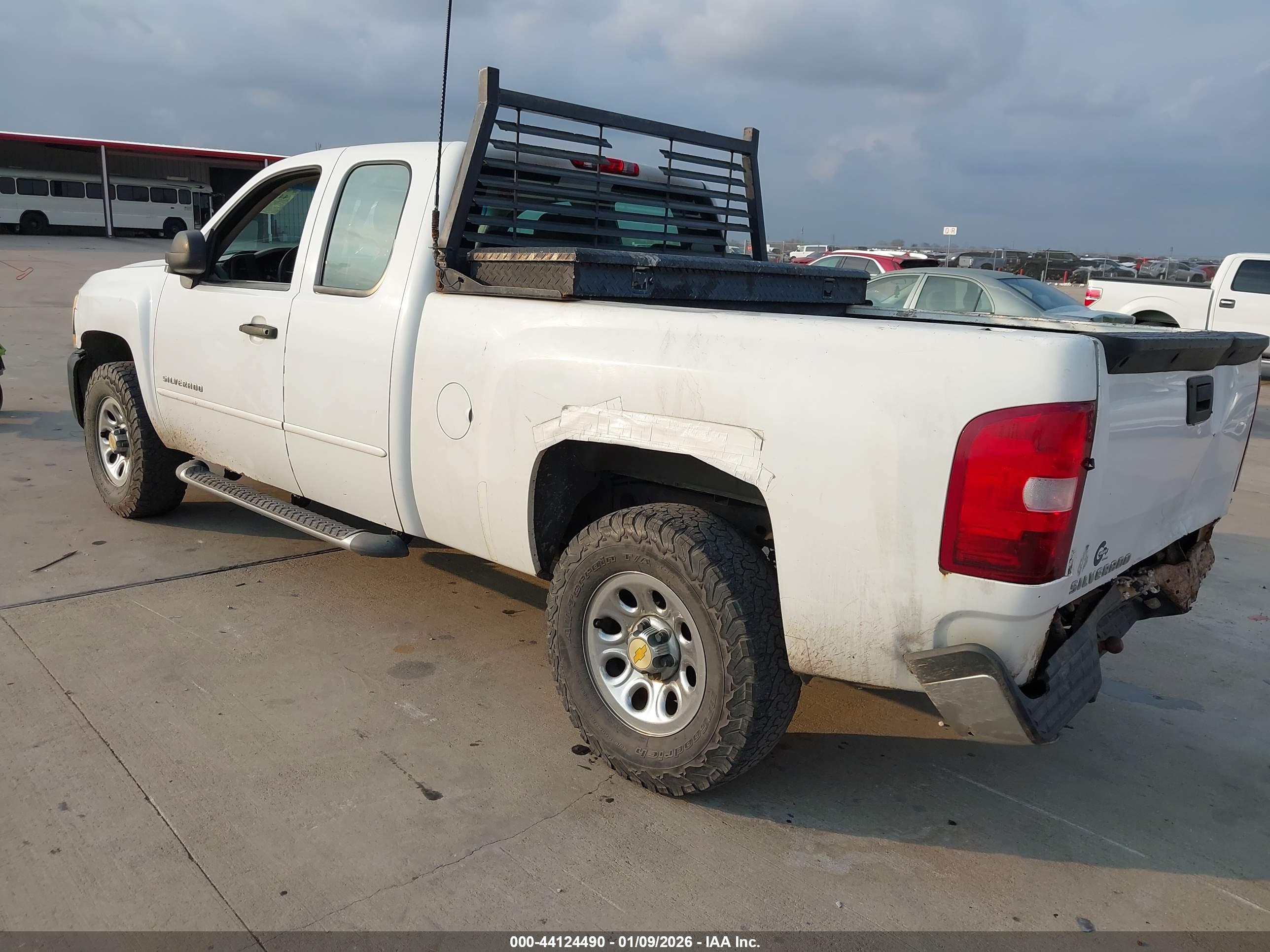CHEVROLET SILVERADO image 3