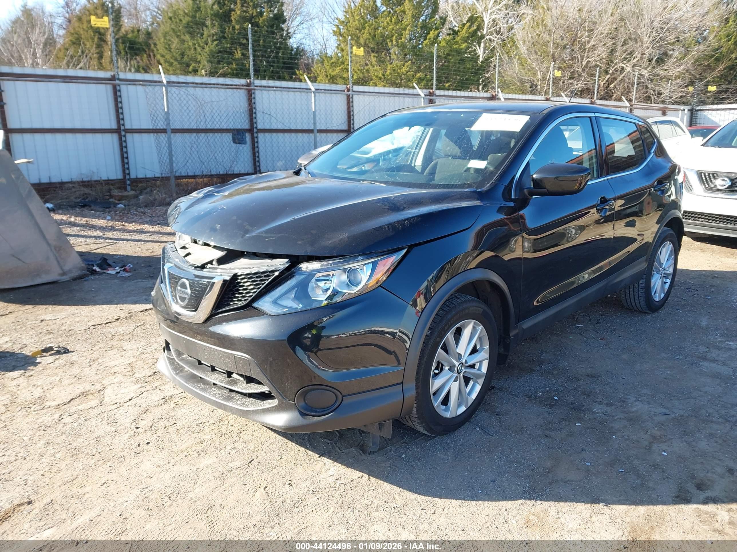 NISSAN ROGUE image 2