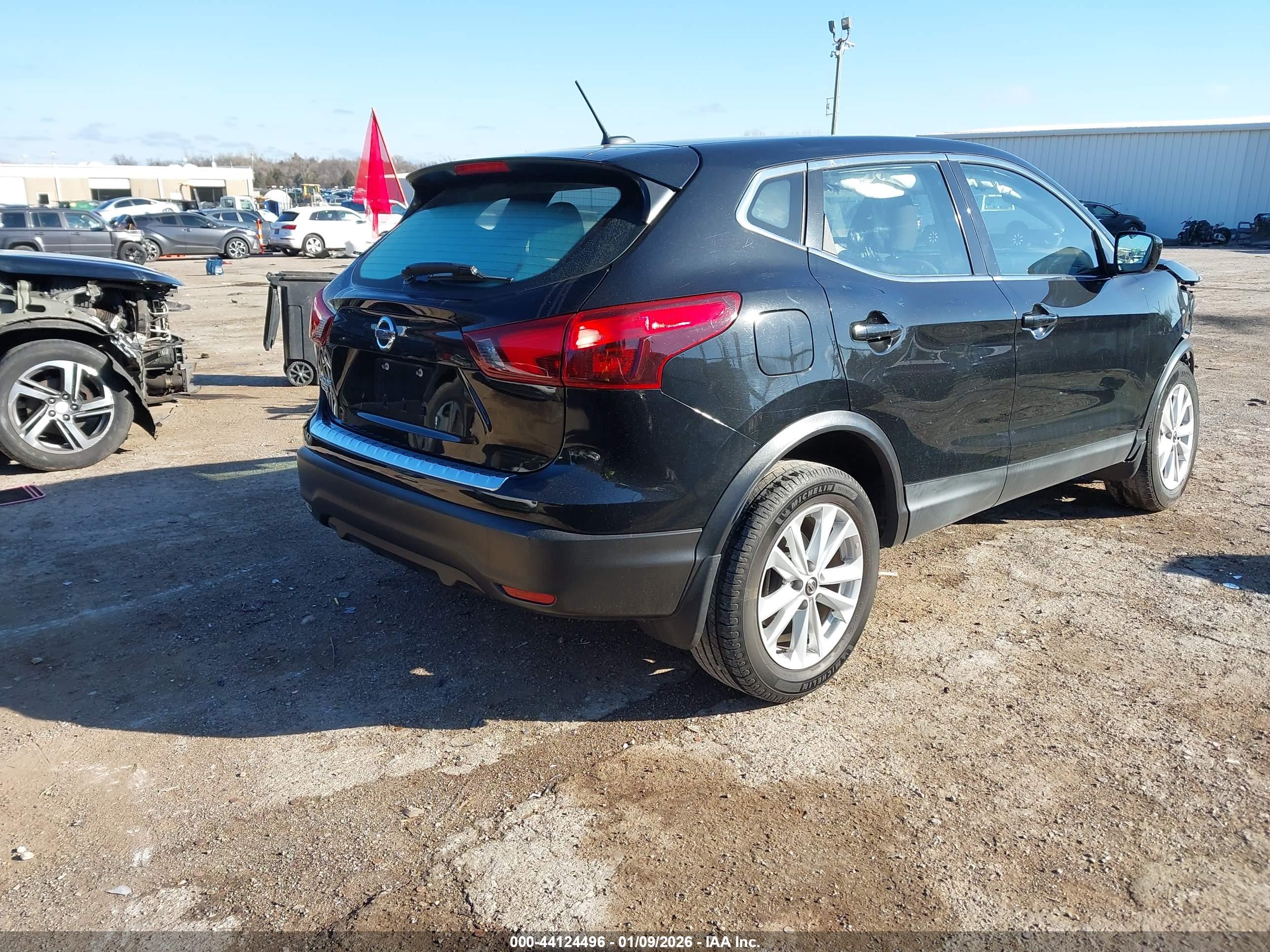 NISSAN ROGUE image 4