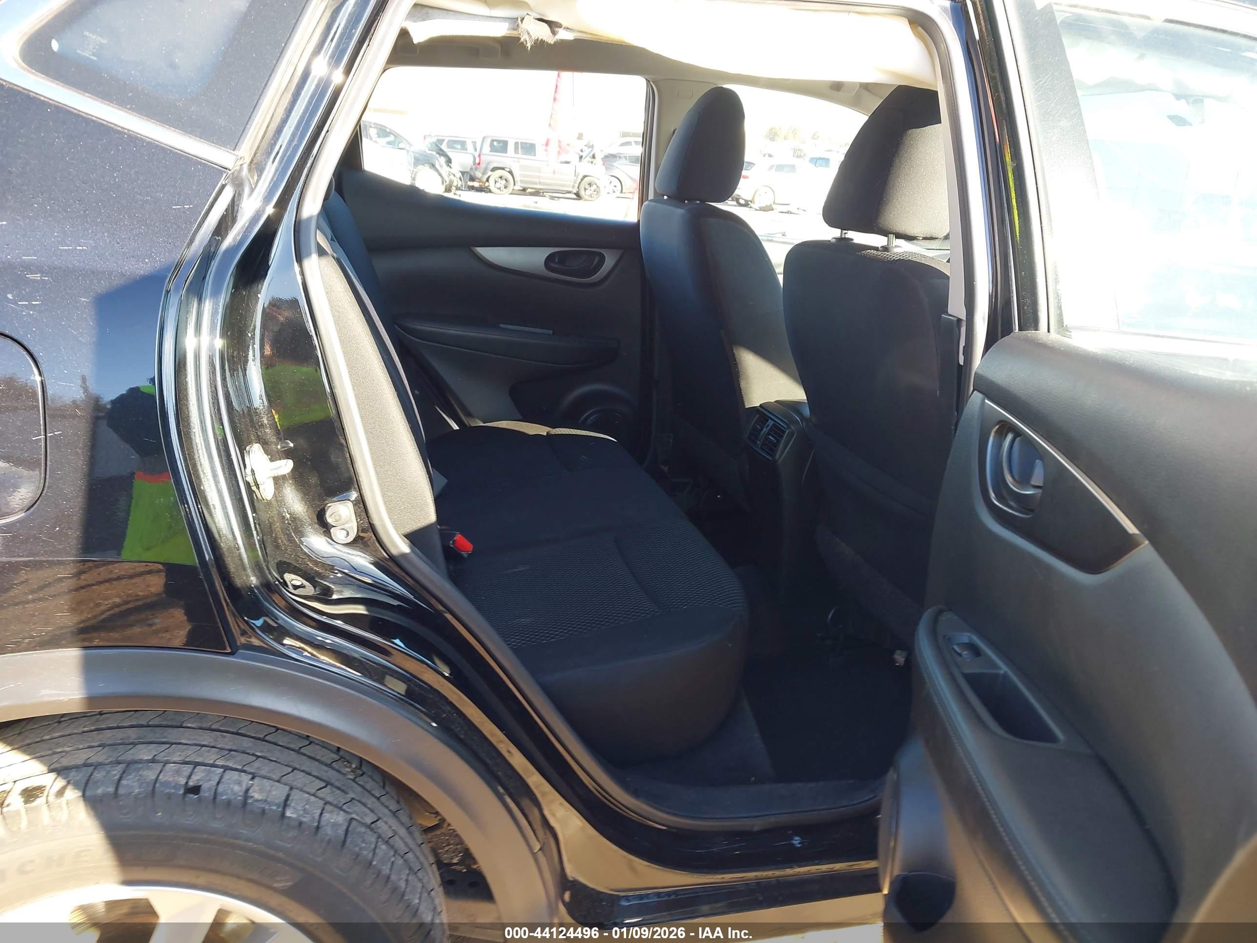 NISSAN ROGUE image 8